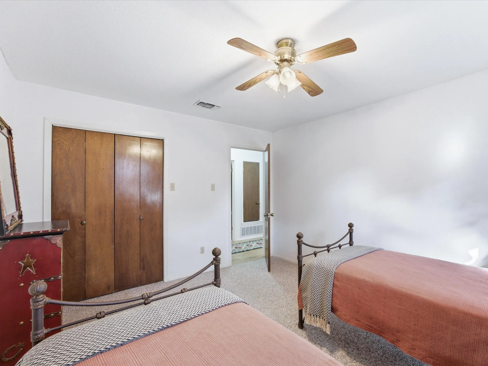 Single Family Residence For Sale in Hill County , 75 Delmore Drive, Hillsboro, Texas 76645, 3 Bedroom, 2 Bathroom, 2 Garage spaces, 1,341 Sqft, built in 1983, mls#21378588, Real Estate Agent in Hillsboro, Homes For Sale in Hill county, Homes For Sale in Hillsboro, Realtor in Hillsboro Texas, Real Estate Brokerage Independent Realty Texas, Luminita Cordes Realtor