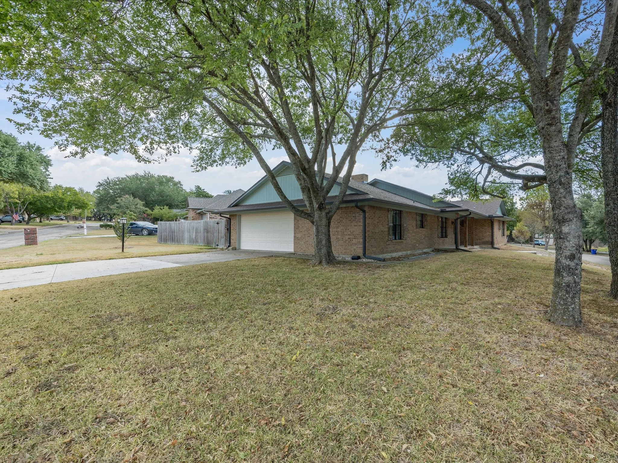 Single Family Residence For Sale in Hill County , 75 Delmore Drive, Hillsboro, Texas 76645, 3 Bedroom, 2 Bathroom, 2 Garage spaces, 1,341 Sqft, built in 1983, mls#21378588, Real Estate Agent in Hillsboro, Homes For Sale in Hill county, Homes For Sale in Hillsboro, Realtor in Hillsboro Texas, Real Estate Brokerage Independent Realty Texas, Luminita Cordes Realtor