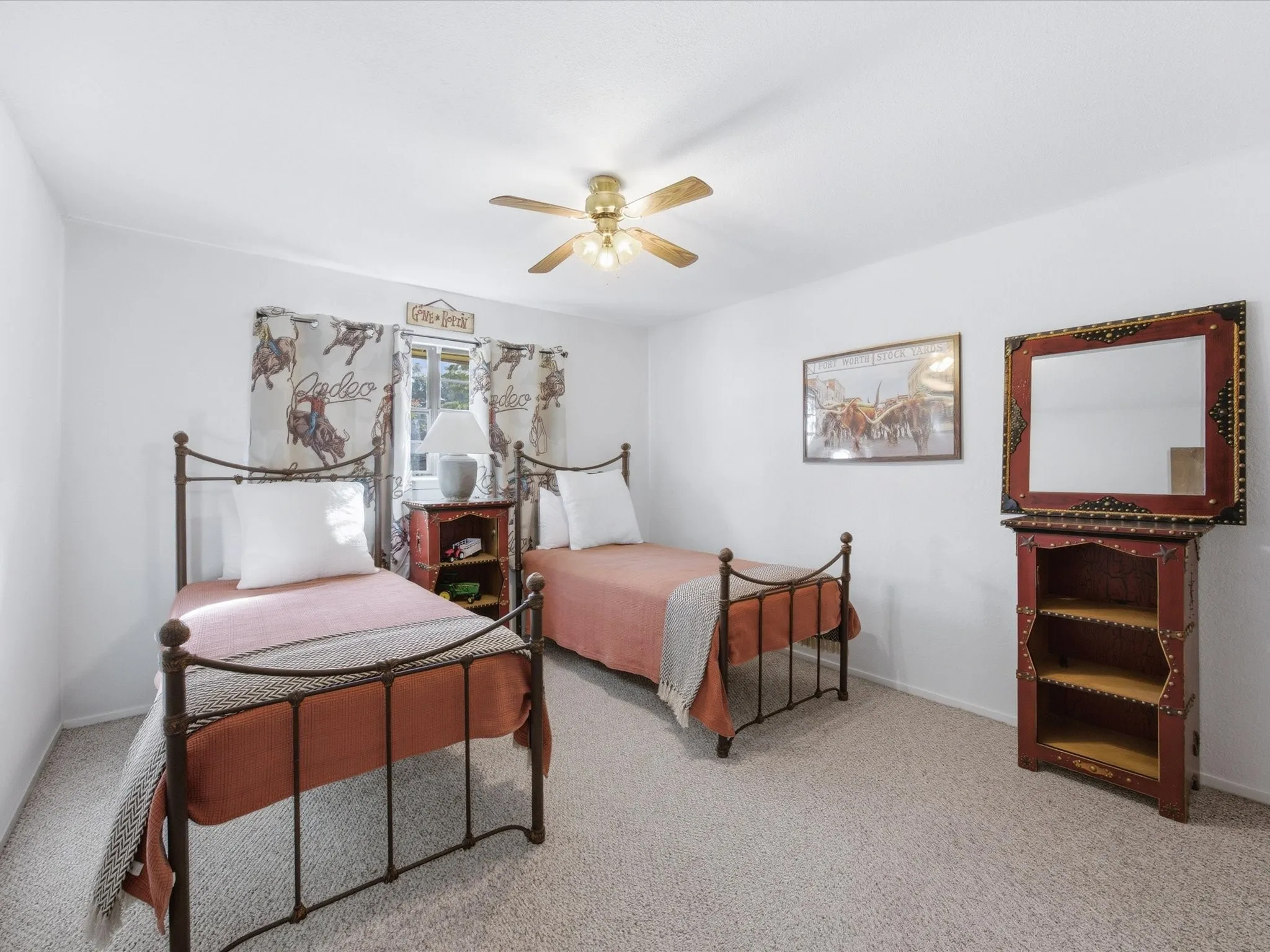 Single Family Residence For Sale in Hill County , 75 Delmore Drive, Hillsboro, Texas 76645, 3 Bedroom, 2 Bathroom, 2 Garage spaces, 1,341 Sqft, built in 1983, mls#21378588, Real Estate Agent in Hillsboro, Homes For Sale in Hill county, Homes For Sale in Hillsboro, Realtor in Hillsboro Texas, Real Estate Brokerage Independent Realty Texas, Luminita Cordes Realtor
