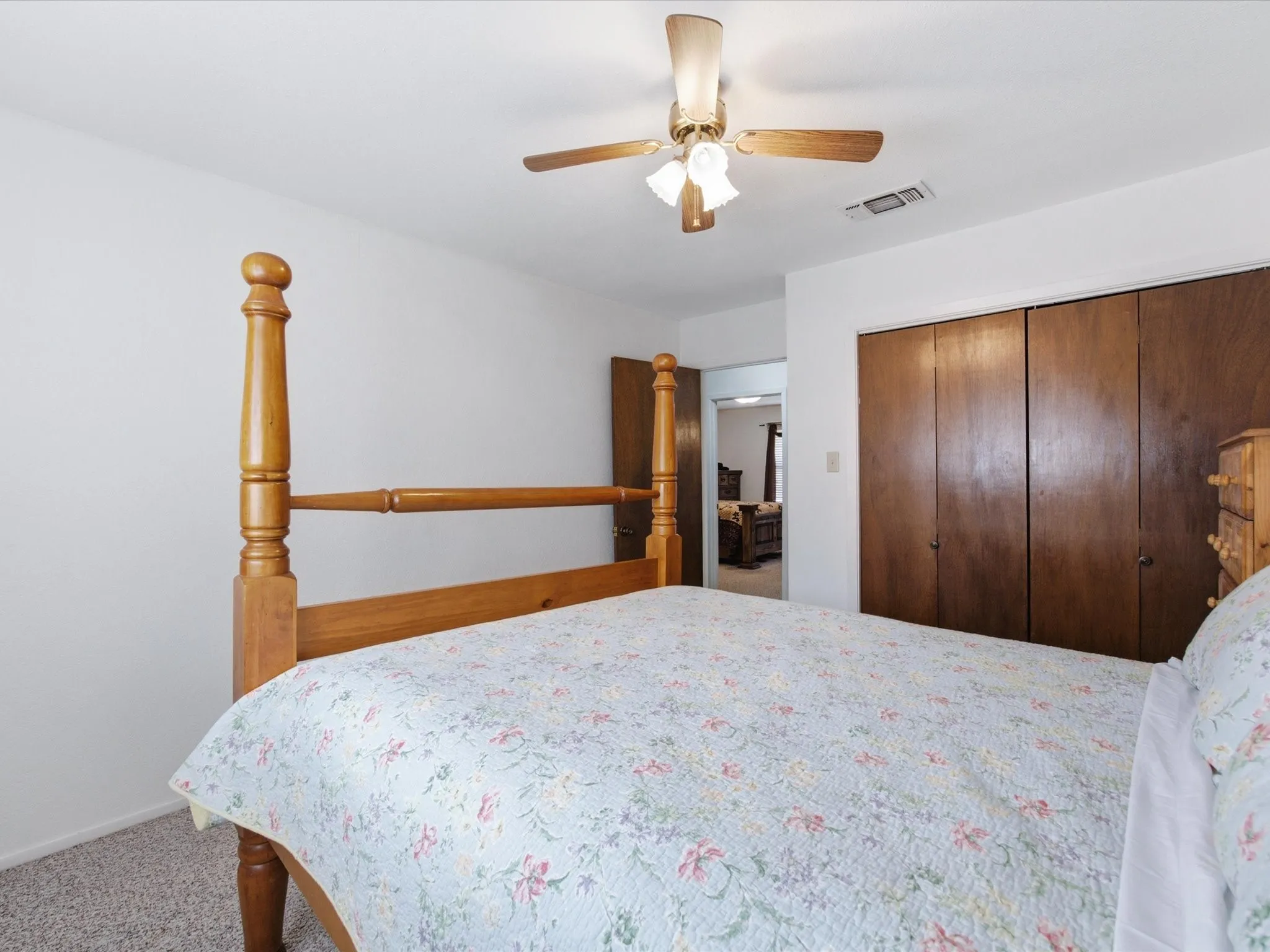 Single Family Residence For Sale in Hill County , 75 Delmore Drive, Hillsboro, Texas 76645, 3 Bedroom, 2 Bathroom, 2 Garage spaces, 1,341 Sqft, built in 1983, mls#21378588, Real Estate Agent in Hillsboro, Homes For Sale in Hill county, Homes For Sale in Hillsboro, Realtor in Hillsboro Texas, Real Estate Brokerage Independent Realty Texas, Luminita Cordes Realtor
