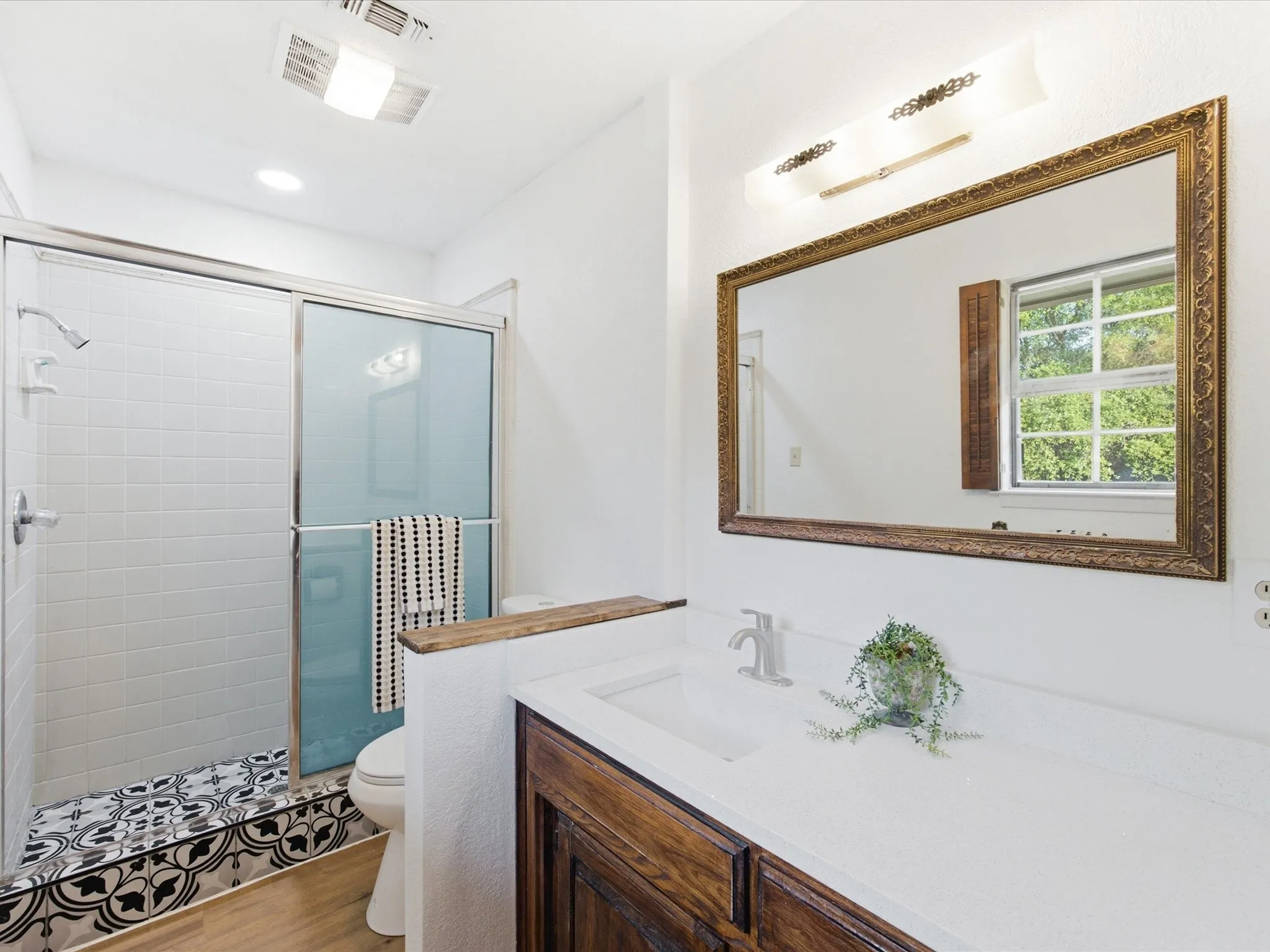 Single Family Residence For Sale in Hill County , 75 Delmore Drive, Hillsboro, Texas 76645, 3 Bedroom, 2 Bathroom, 2 Garage spaces, 1,341 Sqft, built in 1983, mls#21378588, Real Estate Agent in Hillsboro, Homes For Sale in Hill county, Homes For Sale in Hillsboro, Realtor in Hillsboro Texas, Real Estate Brokerage Independent Realty Texas, Luminita Cordes Realtor