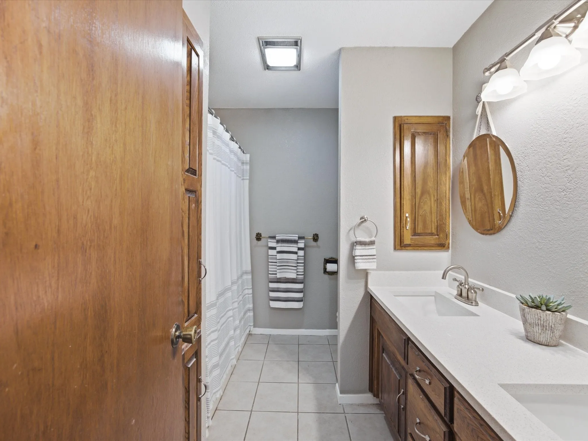 Single Family Residence For Sale in Hill County , 75 Delmore Drive, Hillsboro, Texas 76645, 3 Bedroom, 2 Bathroom, 2 Garage spaces, 1,341 Sqft, built in 1983, mls#21378588, Real Estate Agent in Hillsboro, Homes For Sale in Hill county, Homes For Sale in Hillsboro, Realtor in Hillsboro Texas, Real Estate Brokerage Independent Realty Texas, Luminita Cordes Realtor