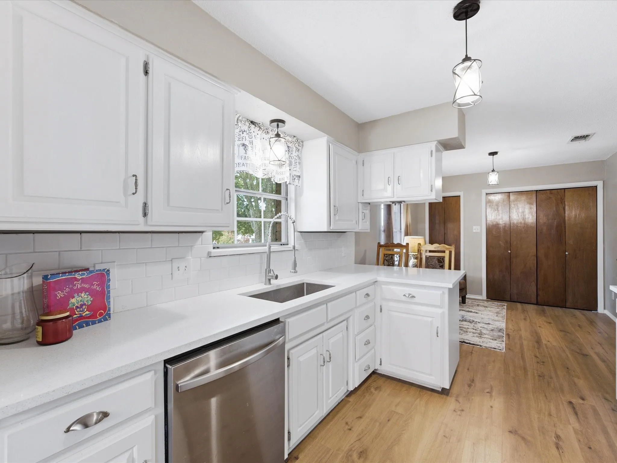Single Family Residence For Sale in Hill County , 75 Delmore Drive, Hillsboro, Texas 76645, 3 Bedroom, 2 Bathroom, 2 Garage spaces, 1,341 Sqft, built in 1983, mls#21378588, Real Estate Agent in Hillsboro, Homes For Sale in Hill county, Homes For Sale in Hillsboro, Realtor in Hillsboro Texas, Real Estate Brokerage Independent Realty Texas, Luminita Cordes Realtor