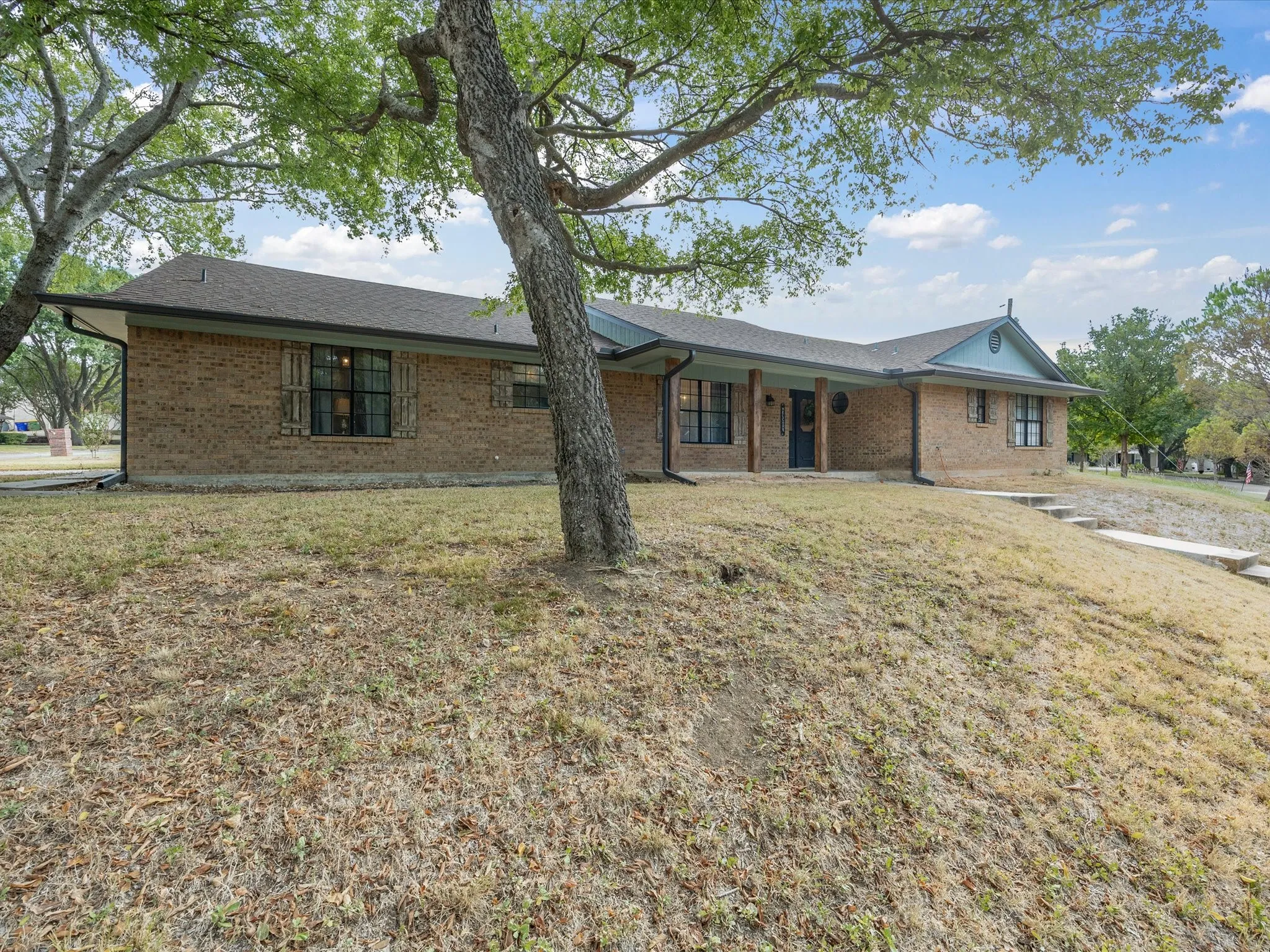 Single Family Residence For Sale in Hill County , 75 Delmore Drive, Hillsboro, Texas 76645, 3 Bedroom, 2 Bathroom, 2 Garage spaces, 1,341 Sqft, built in 1983, mls#21378588, Real Estate Agent in Hillsboro, Homes For Sale in Hill county, Homes For Sale in Hillsboro, Realtor in Hillsboro Texas, Real Estate Brokerage Independent Realty Texas, Luminita Cordes Realtor