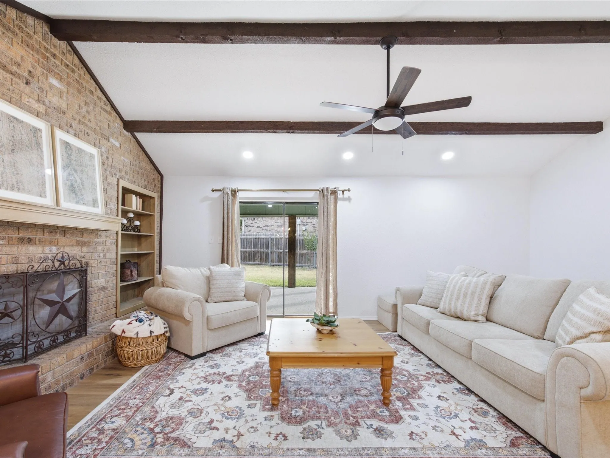 Single Family Residence For Sale in Hill County , 75 Delmore Drive, Hillsboro, Texas 76645, 3 Bedroom, 2 Bathroom, 2 Garage spaces, 1,341 Sqft, built in 1983, mls#21378588, Real Estate Agent in Hillsboro, Homes For Sale in Hill county, Homes For Sale in Hillsboro, Realtor in Hillsboro Texas, Real Estate Brokerage Independent Realty Texas, Luminita Cordes Realtor