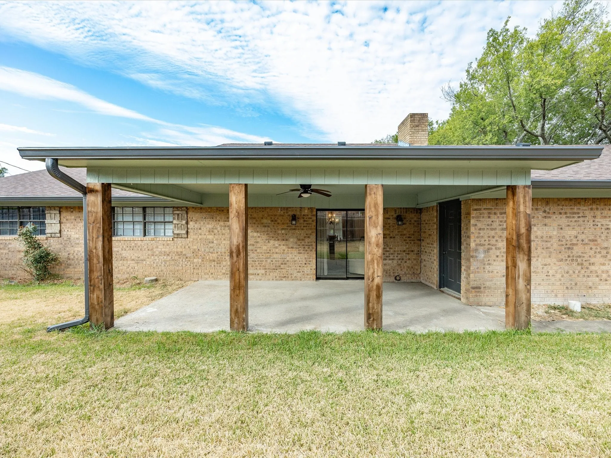 Single Family Residence For Sale in Hill County , 75 Delmore Drive, Hillsboro, Texas 76645, 3 Bedroom, 2 Bathroom, 2 Garage spaces, 1,341 Sqft, built in 1983, mls#21378588, Real Estate Agent in Hillsboro, Homes For Sale in Hill county, Homes For Sale in Hillsboro, Realtor in Hillsboro Texas, Real Estate Brokerage Independent Realty Texas, Luminita Cordes Realtor