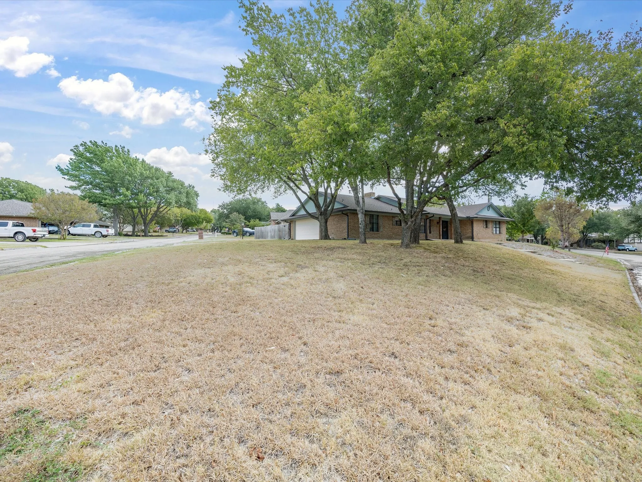 Single Family Residence For Sale in Hill County , 75 Delmore Drive, Hillsboro, Texas 76645, 3 Bedroom, 2 Bathroom, 2 Garage spaces, 1,341 Sqft, built in 1983, mls#21378588, Real Estate Agent in Hillsboro, Homes For Sale in Hill county, Homes For Sale in Hillsboro, Realtor in Hillsboro Texas, Real Estate Brokerage Independent Realty Texas, Luminita Cordes Realtor