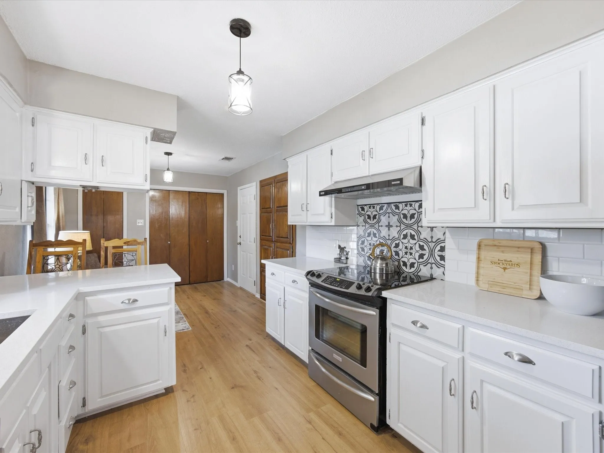 Single Family Residence For Sale in Hill County , 75 Delmore Drive, Hillsboro, Texas 76645, 3 Bedroom, 2 Bathroom, 2 Garage spaces, 1,341 Sqft, built in 1983, mls#21378588, Real Estate Agent in Hillsboro, Homes For Sale in Hill county, Homes For Sale in Hillsboro, Realtor in Hillsboro Texas, Real Estate Brokerage Independent Realty Texas, Luminita Cordes Realtor