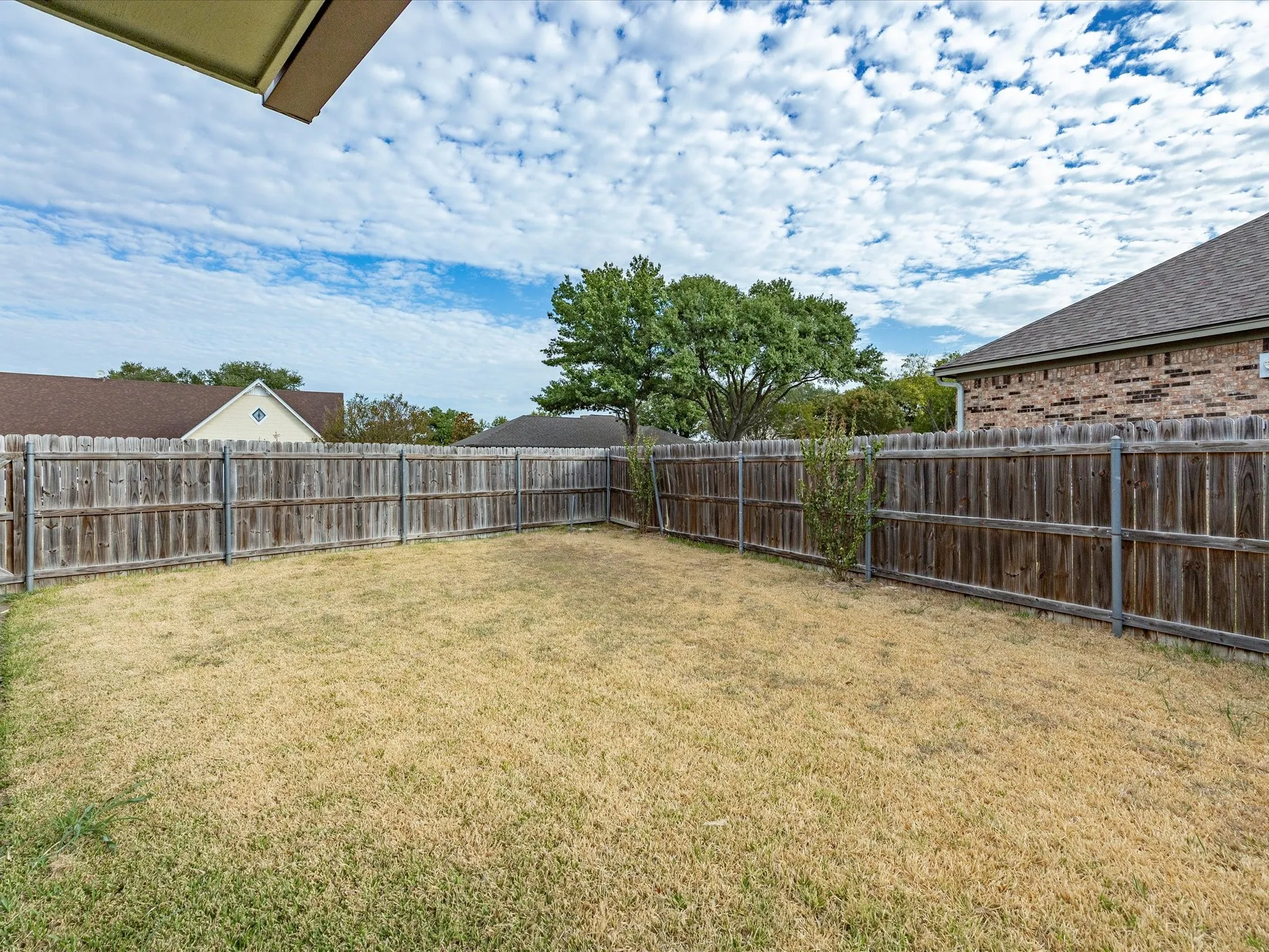 Single Family Residence For Sale in Hill County , 75 Delmore Drive, Hillsboro, Texas 76645, 3 Bedroom, 2 Bathroom, 2 Garage spaces, 1,341 Sqft, built in 1983, mls#21378588, Real Estate Agent in Hillsboro, Homes For Sale in Hill county, Homes For Sale in Hillsboro, Realtor in Hillsboro Texas, Real Estate Brokerage Independent Realty Texas, Luminita Cordes Realtor
