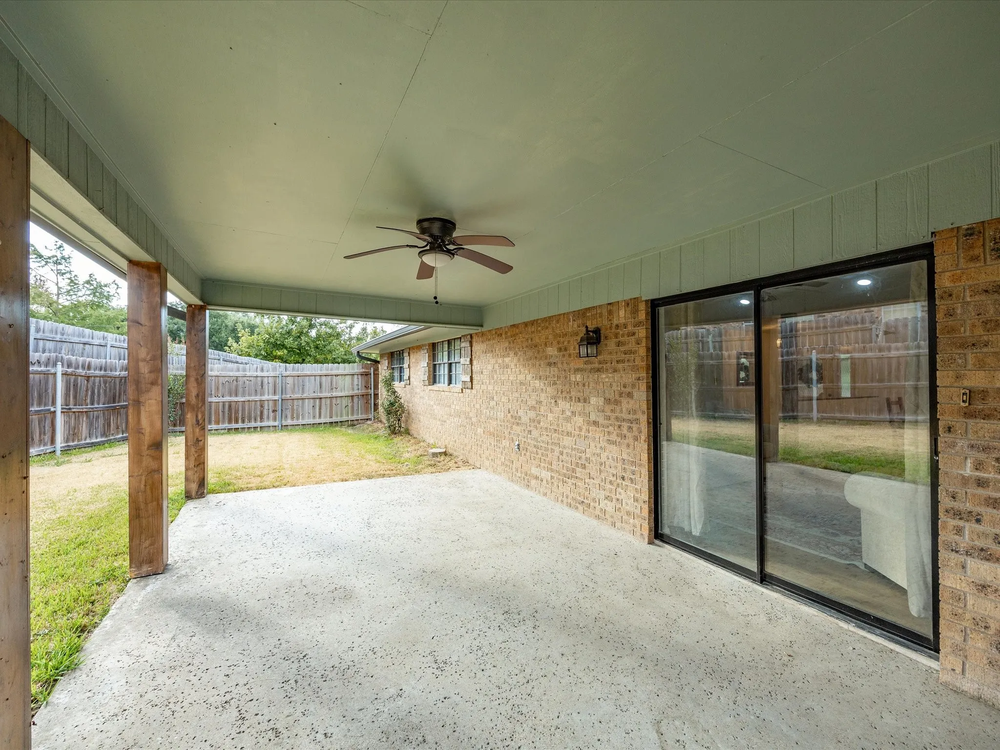 Single Family Residence For Sale in Hill County , 75 Delmore Drive, Hillsboro, Texas 76645, 3 Bedroom, 2 Bathroom, 2 Garage spaces, 1,341 Sqft, built in 1983, mls#21378588, Real Estate Agent in Hillsboro, Homes For Sale in Hill county, Homes For Sale in Hillsboro, Realtor in Hillsboro Texas, Real Estate Brokerage Independent Realty Texas, Luminita Cordes Realtor