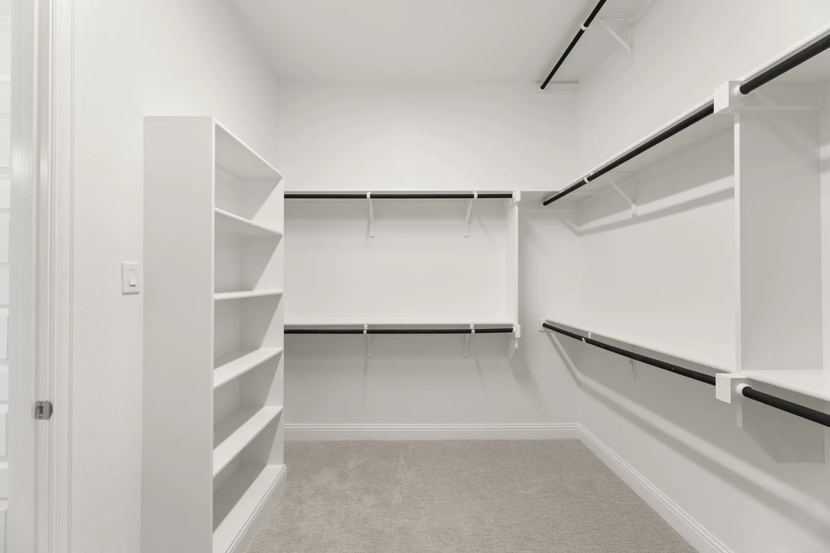 19. 708 Splendor - Closet