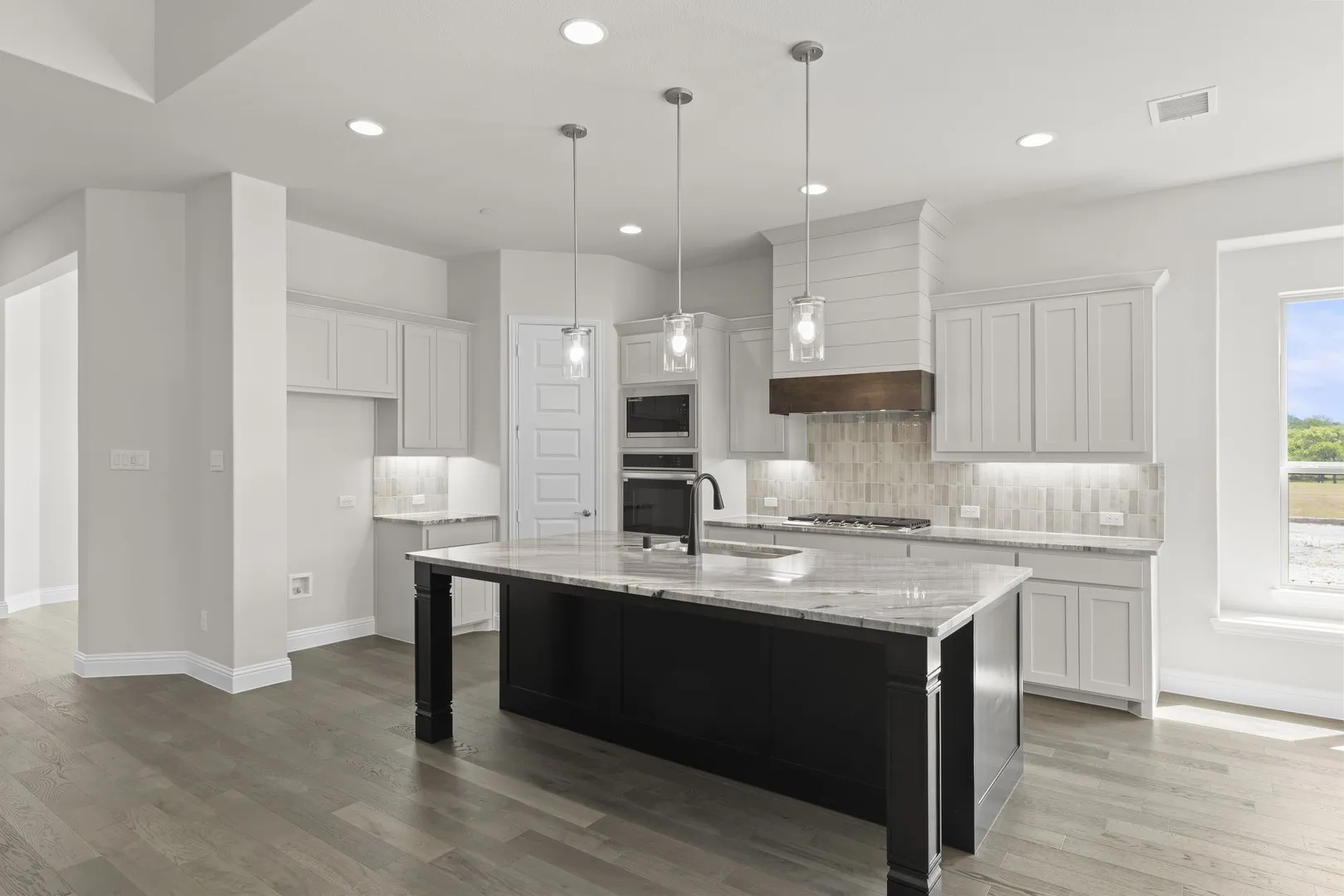 11. 708 Splendor - Kitchen (2)