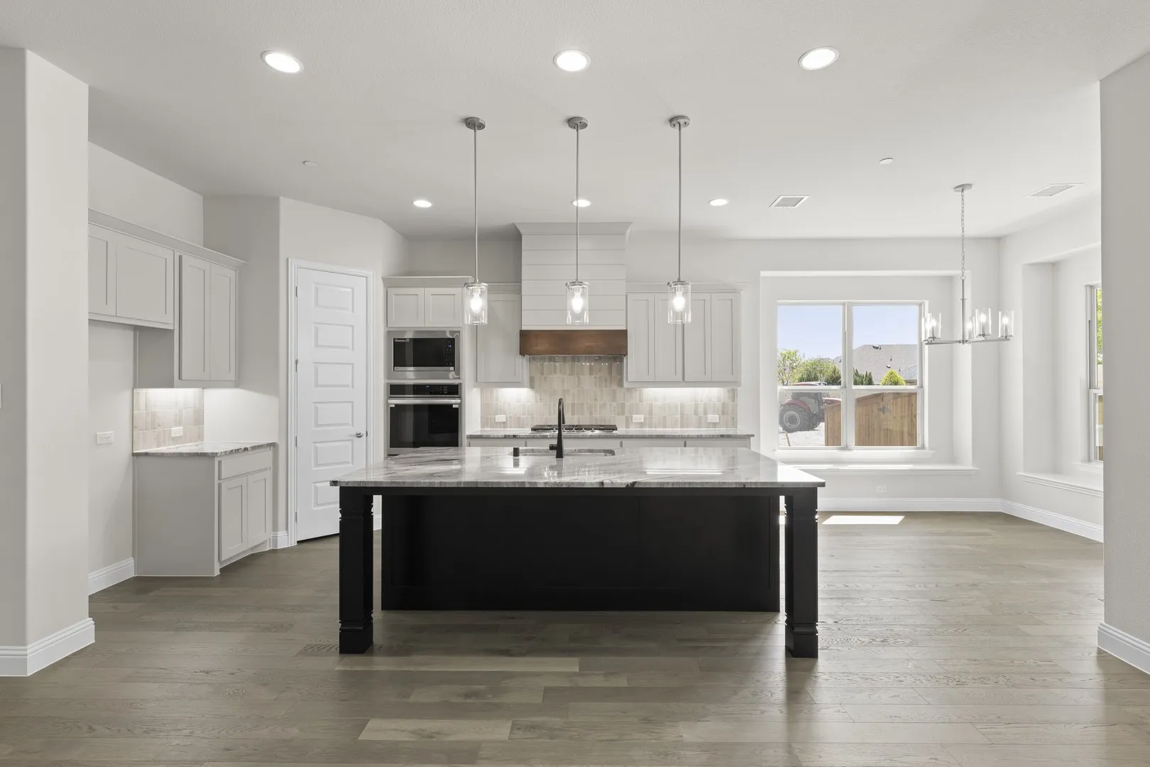 10. 708 Splendor - Kitchen