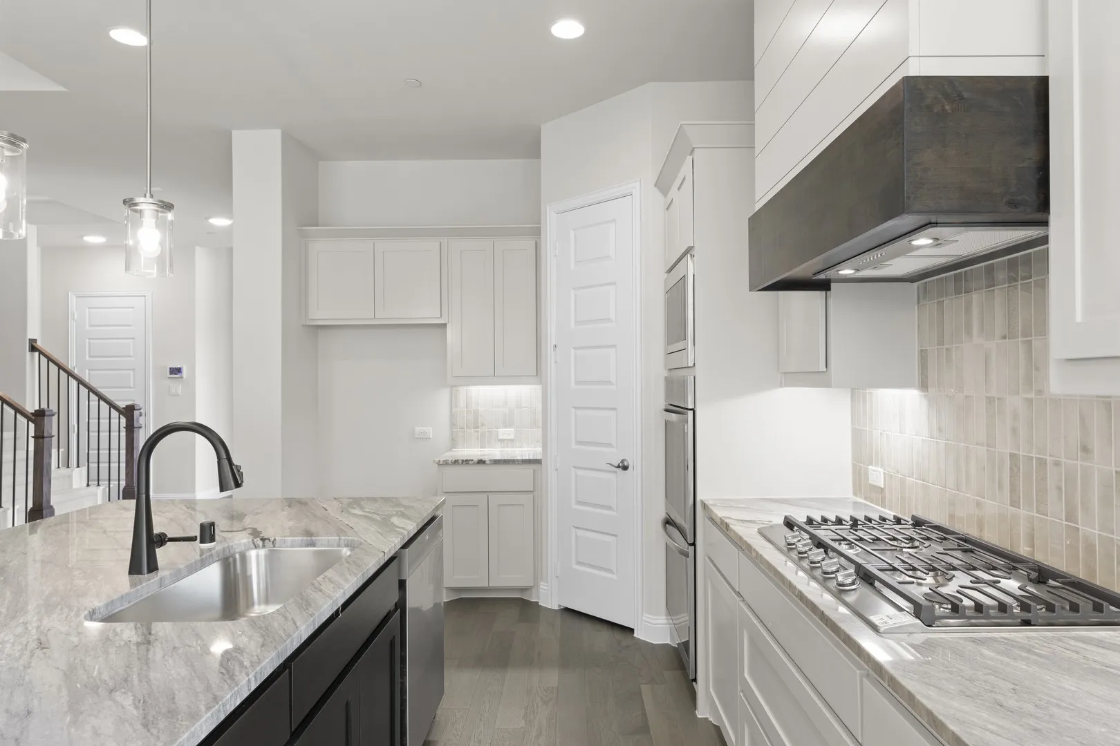 12. 708 Splendor - Kitchen (3)