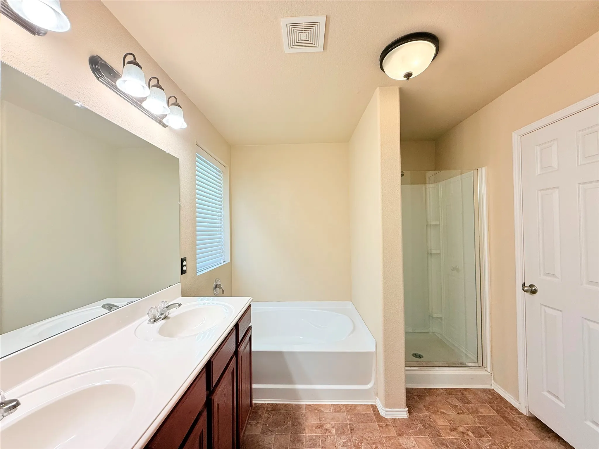 Single Family Residence For Rent in Tarrant County , 1604 Quail Springs Circle, Fort Worth, Texas 76177, 3 Bedroom, 2 Bathroom, 2 Garage spaces, 1,584 Sqft, built in 2008, mls#21385900, Real Estate Agent in Fort Worth, Homes For Rent in Tarrant county, Homes For Rent in Fort Worth, Realtor in Fort Worth Texas, Real Estate Brokerage Independent Realty Texas, Luminita Cordes Realtor