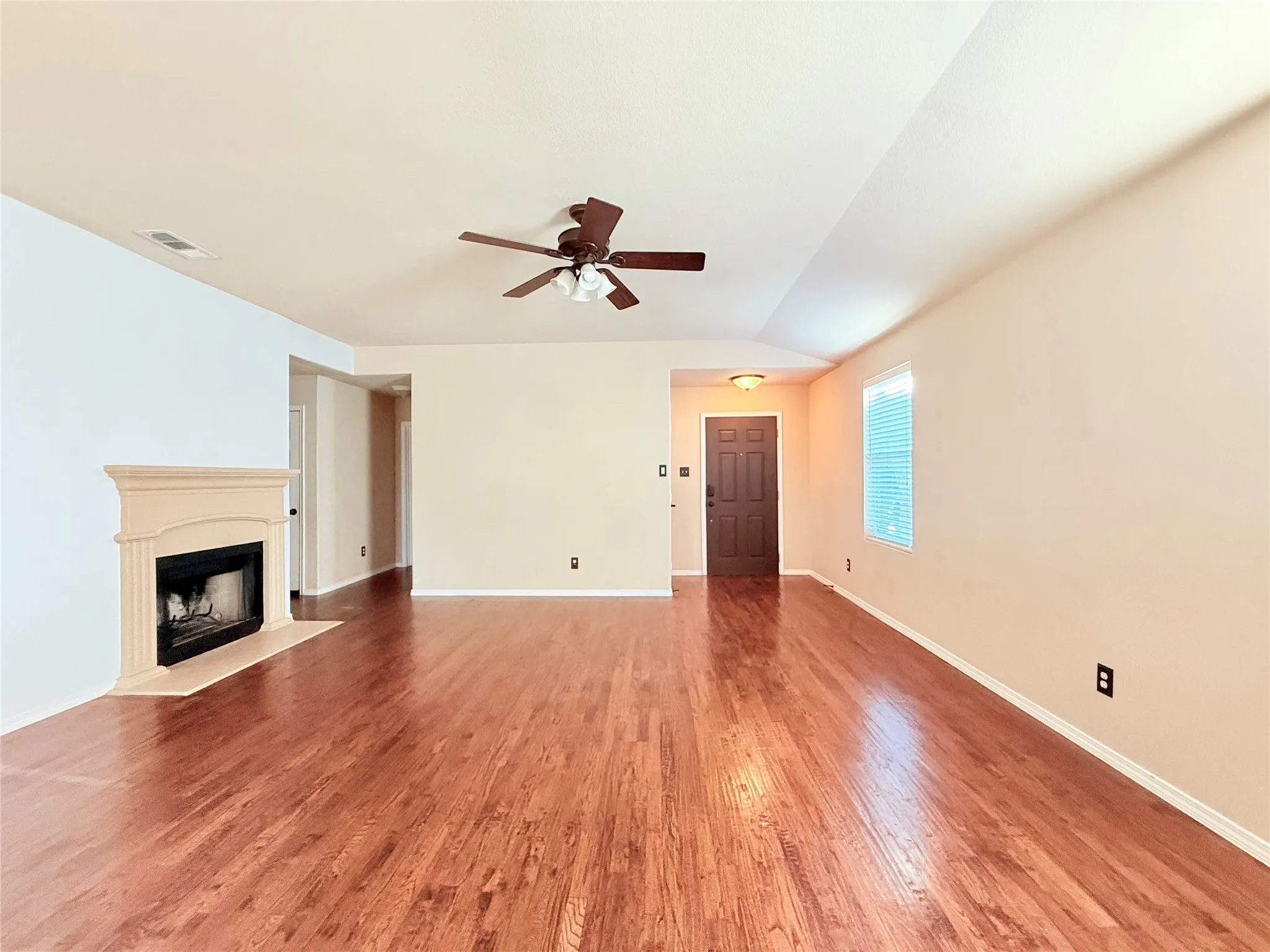 Single Family Residence For Rent in Tarrant County , 1604 Quail Springs Circle, Fort Worth, Texas 76177, 3 Bedroom, 2 Bathroom, 2 Garage spaces, 1,584 Sqft, built in 2008, mls#21385900, Real Estate Agent in Fort Worth, Homes For Rent in Tarrant county, Homes For Rent in Fort Worth, Realtor in Fort Worth Texas, Real Estate Brokerage Independent Realty Texas, Luminita Cordes Realtor