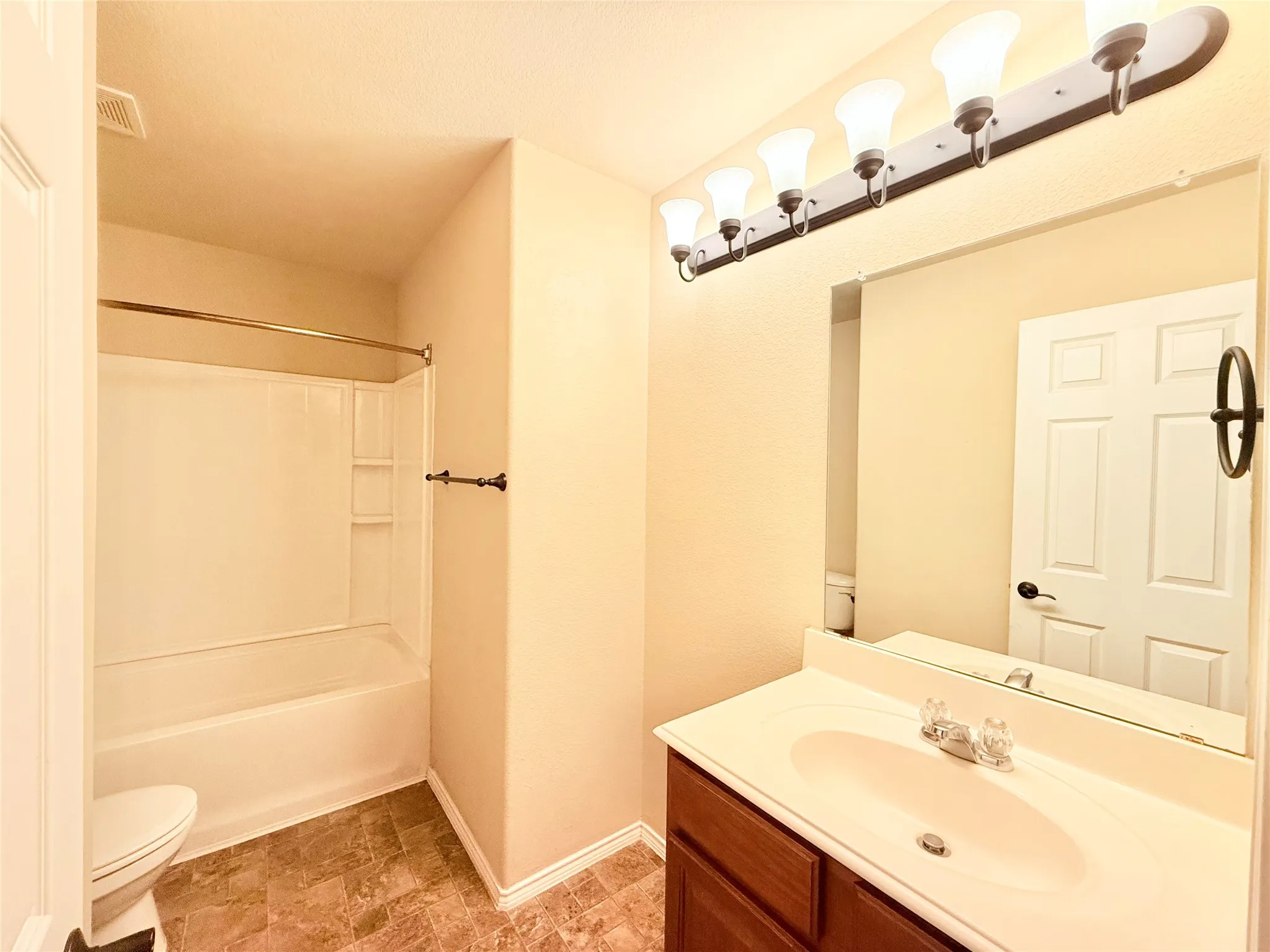 Single Family Residence For Rent in Tarrant County , 1604 Quail Springs Circle, Fort Worth, Texas 76177, 3 Bedroom, 2 Bathroom, 2 Garage spaces, 1,584 Sqft, built in 2008, mls#21385900, Real Estate Agent in Fort Worth, Homes For Rent in Tarrant county, Homes For Rent in Fort Worth, Realtor in Fort Worth Texas, Real Estate Brokerage Independent Realty Texas, Luminita Cordes Realtor