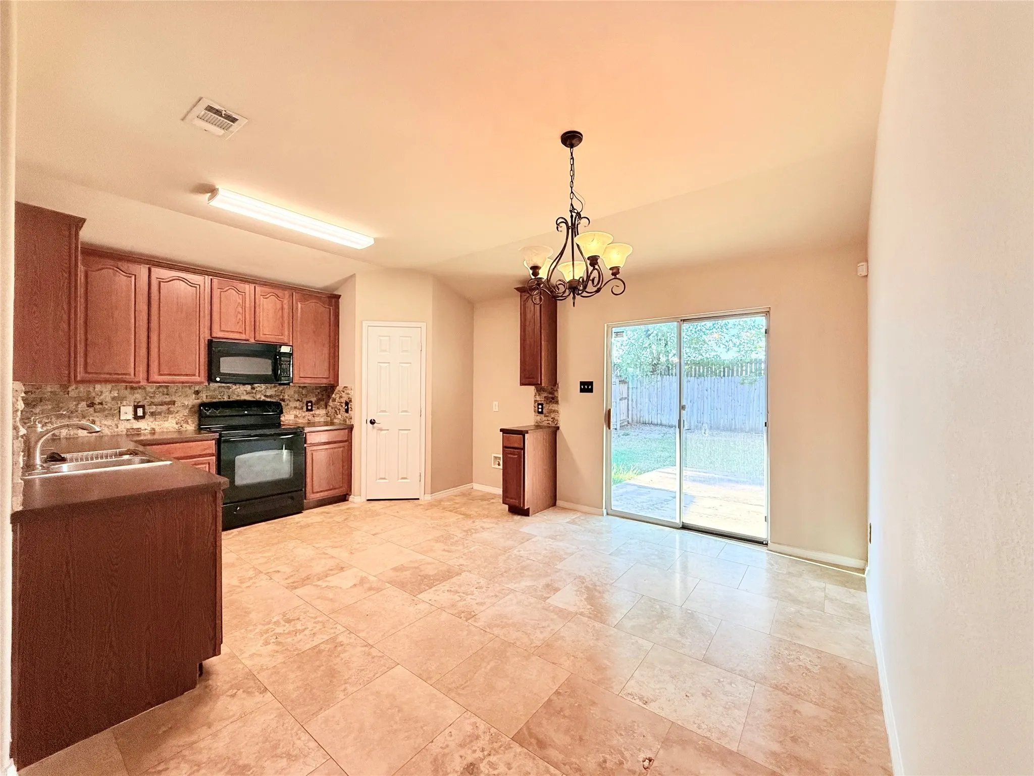 Single Family Residence For Rent in Tarrant County , 1604 Quail Springs Circle, Fort Worth, Texas 76177, 3 Bedroom, 2 Bathroom, 2 Garage spaces, 1,584 Sqft, built in 2008, mls#21385900, Real Estate Agent in Fort Worth, Homes For Rent in Tarrant county, Homes For Rent in Fort Worth, Realtor in Fort Worth Texas, Real Estate Brokerage Independent Realty Texas, Luminita Cordes Realtor
