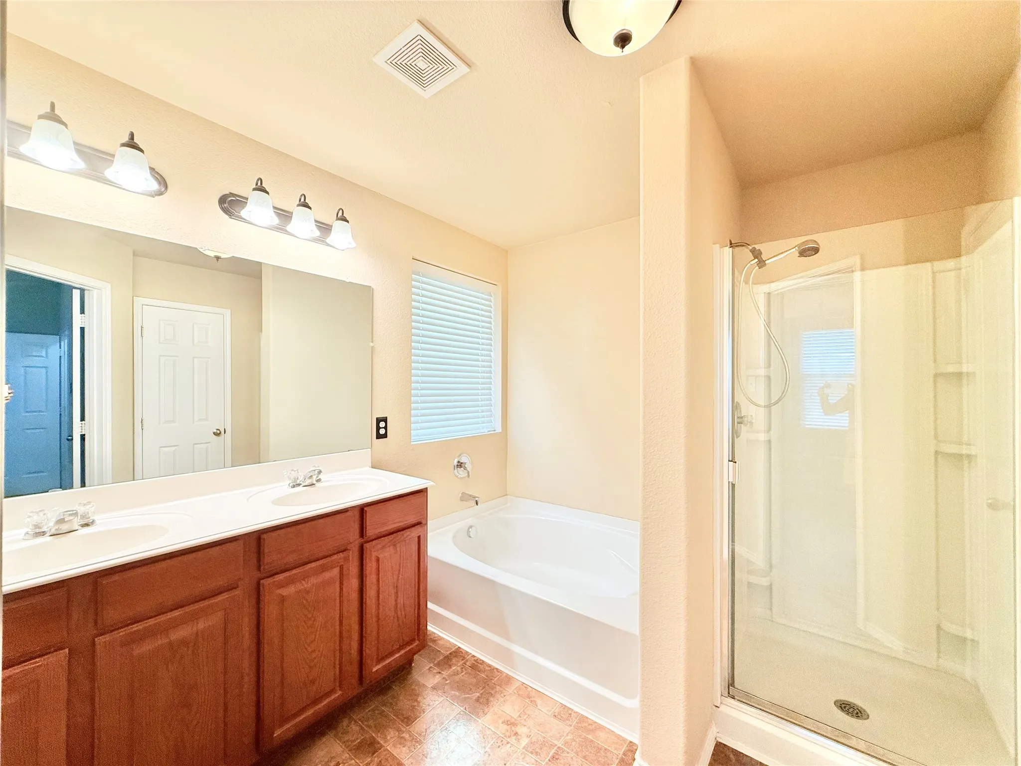 Single Family Residence For Rent in Tarrant County , 1604 Quail Springs Circle, Fort Worth, Texas 76177, 3 Bedroom, 2 Bathroom, 2 Garage spaces, 1,584 Sqft, built in 2008, mls#21385900, Real Estate Agent in Fort Worth, Homes For Rent in Tarrant county, Homes For Rent in Fort Worth, Realtor in Fort Worth Texas, Real Estate Brokerage Independent Realty Texas, Luminita Cordes Realtor