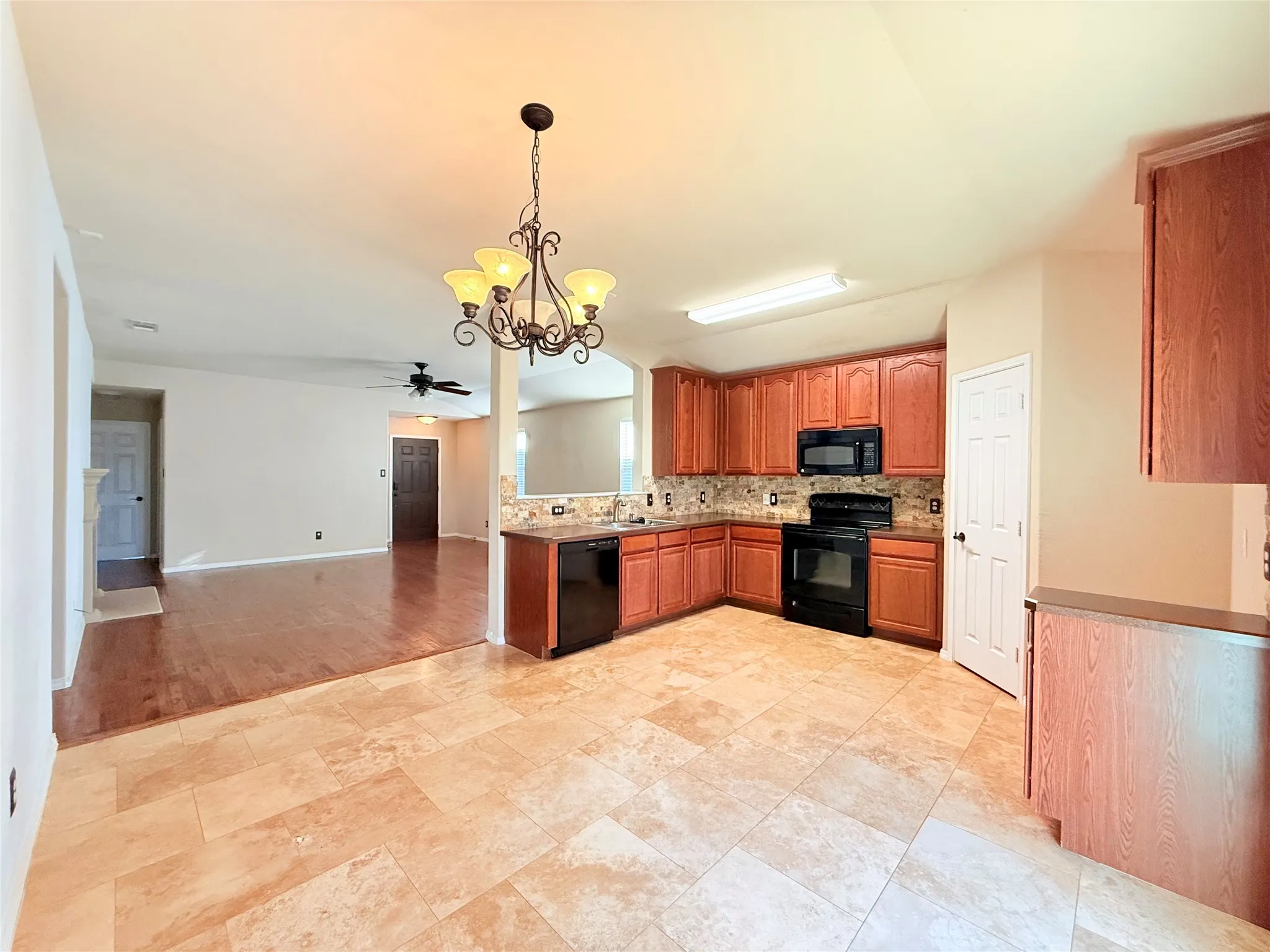 Single Family Residence For Rent in Tarrant County , 1604 Quail Springs Circle, Fort Worth, Texas 76177, 3 Bedroom, 2 Bathroom, 2 Garage spaces, 1,584 Sqft, built in 2008, mls#21385900, Real Estate Agent in Fort Worth, Homes For Rent in Tarrant county, Homes For Rent in Fort Worth, Realtor in Fort Worth Texas, Real Estate Brokerage Independent Realty Texas, Luminita Cordes Realtor