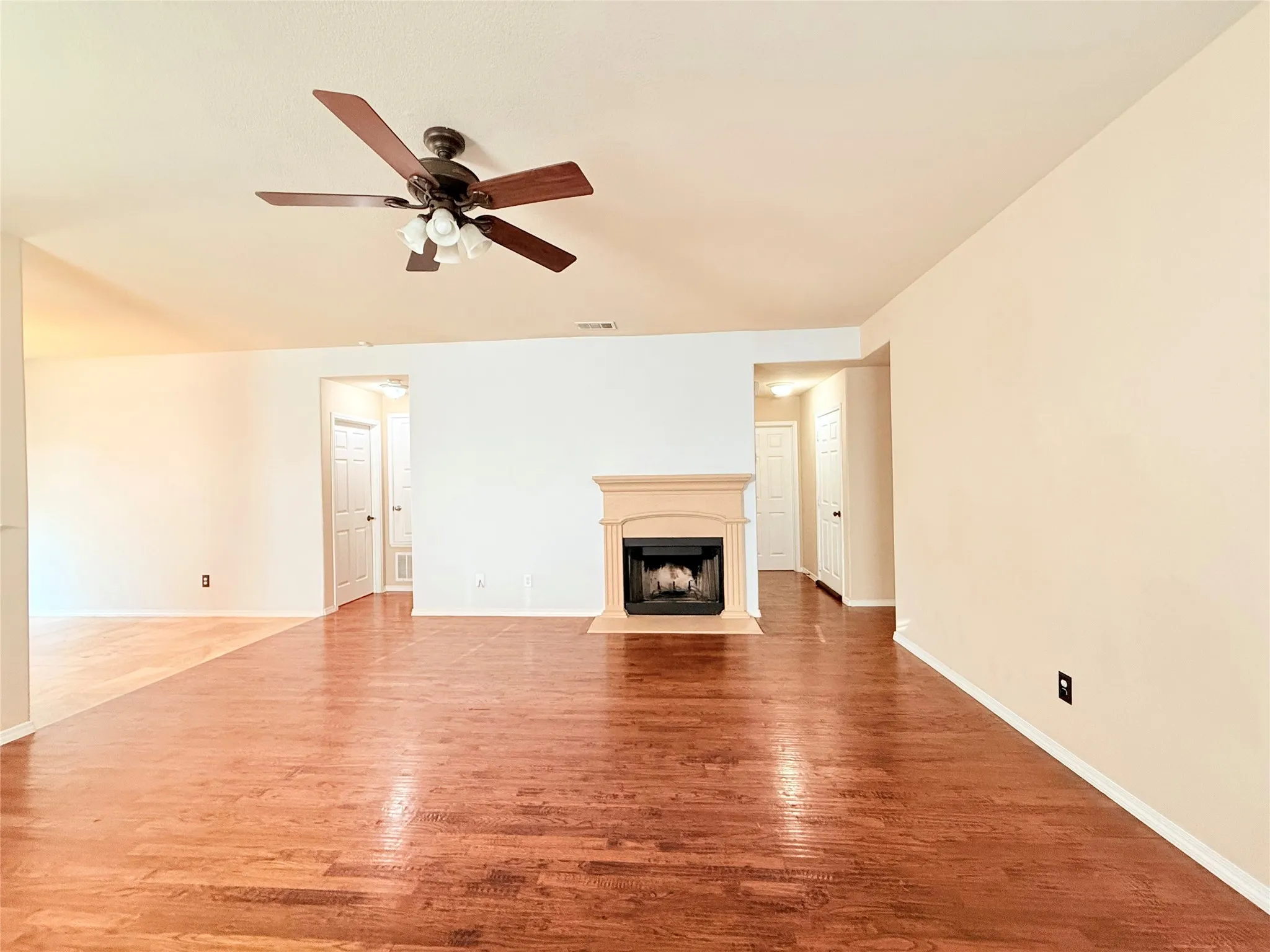 Single Family Residence For Rent in Tarrant County , 1604 Quail Springs Circle, Fort Worth, Texas 76177, 3 Bedroom, 2 Bathroom, 2 Garage spaces, 1,584 Sqft, built in 2008, mls#21385900, Real Estate Agent in Fort Worth, Homes For Rent in Tarrant county, Homes For Rent in Fort Worth, Realtor in Fort Worth Texas, Real Estate Brokerage Independent Realty Texas, Luminita Cordes Realtor