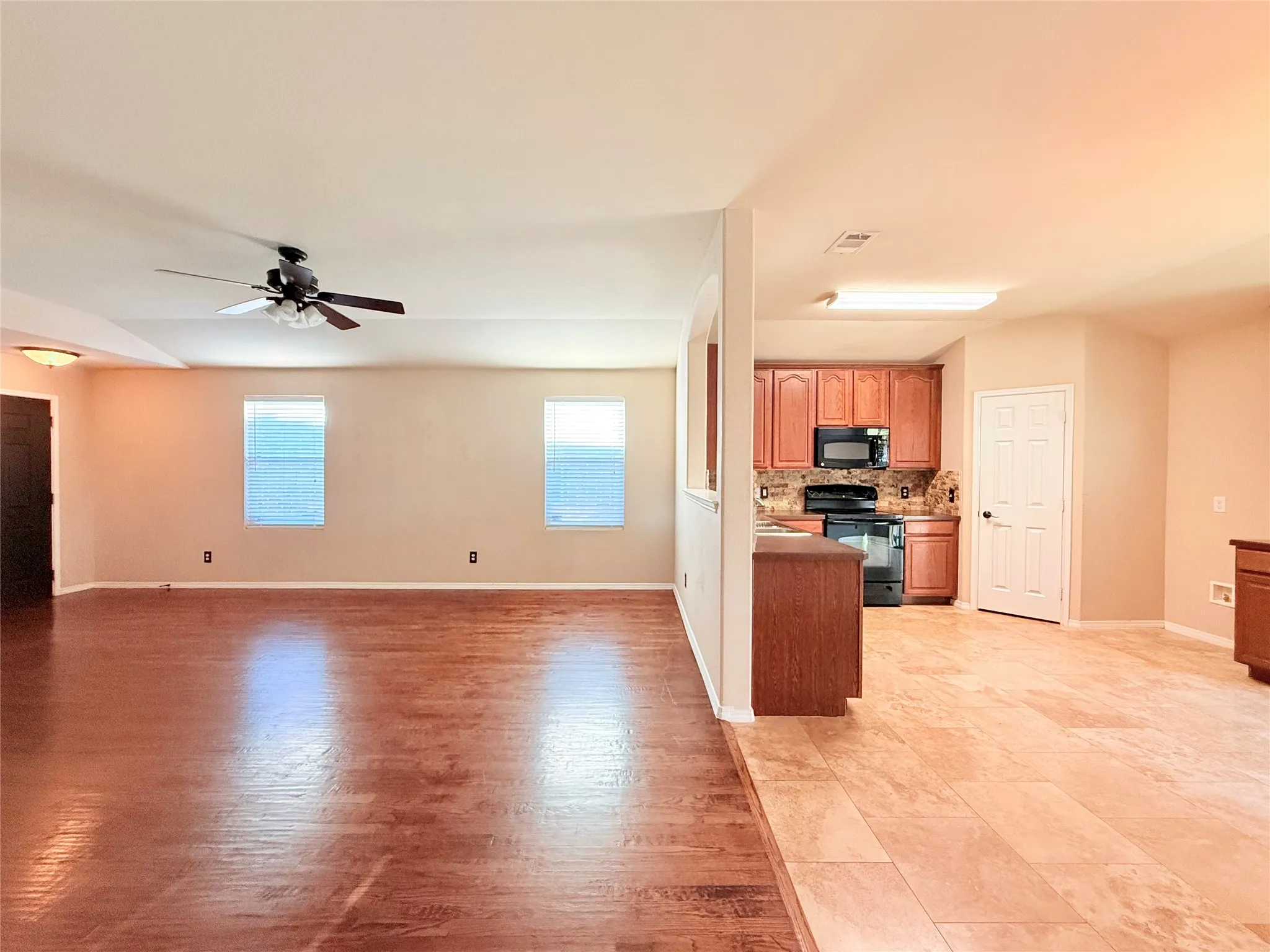 Single Family Residence For Rent in Tarrant County , 1604 Quail Springs Circle, Fort Worth, Texas 76177, 3 Bedroom, 2 Bathroom, 2 Garage spaces, 1,584 Sqft, built in 2008, mls#21385900, Real Estate Agent in Fort Worth, Homes For Rent in Tarrant county, Homes For Rent in Fort Worth, Realtor in Fort Worth Texas, Real Estate Brokerage Independent Realty Texas, Luminita Cordes Realtor