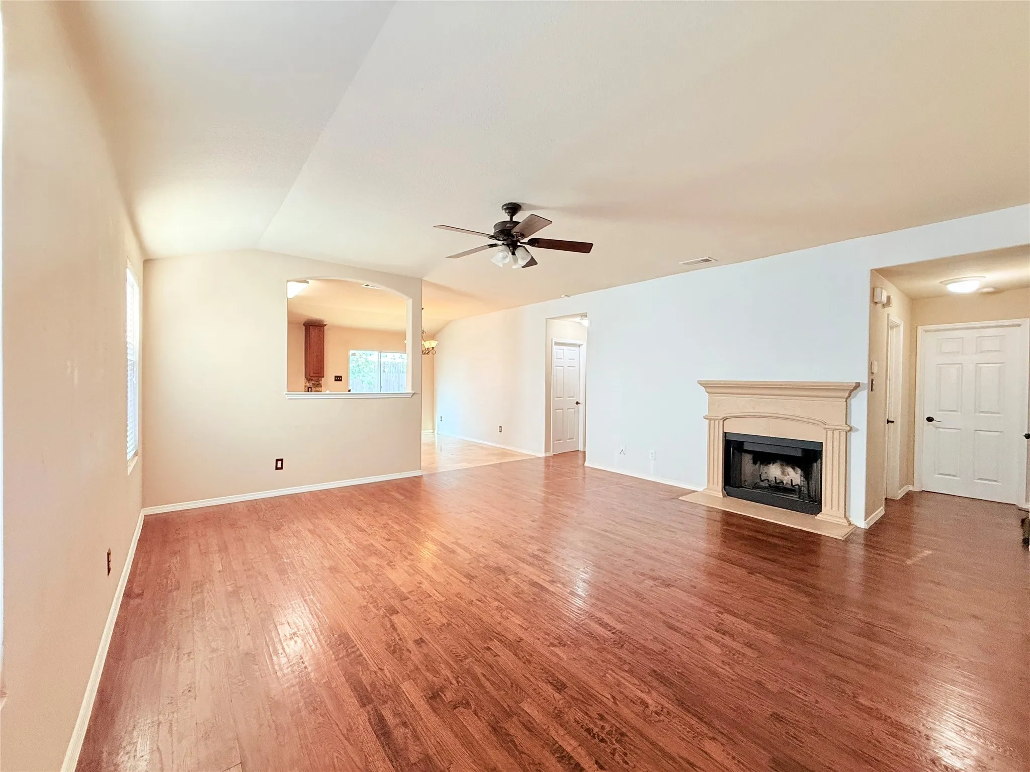 Single Family Residence For Rent in Tarrant County , 1604 Quail Springs Circle, Fort Worth, Texas 76177, 3 Bedroom, 2 Bathroom, 2 Garage spaces, 1,584 Sqft, built in 2008, mls#21385900, Real Estate Agent in Fort Worth, Homes For Rent in Tarrant county, Homes For Rent in Fort Worth, Realtor in Fort Worth Texas, Real Estate Brokerage Independent Realty Texas, Luminita Cordes Realtor