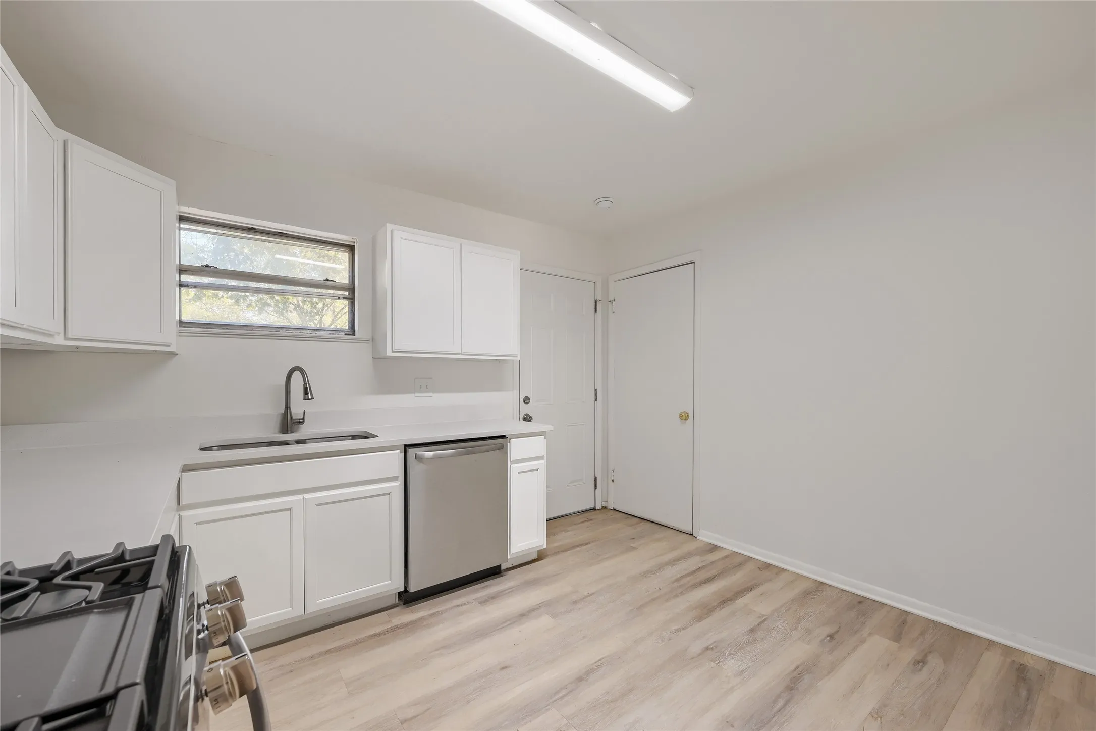 Single Family Residence For Sale in Denton County , 1007 Westway Street, Denton, Texas 76201, 3 Bedroom, 1 Bathroom, 1 Garage spaces, 965 Sqft, built in 1949, mls#21384386, Real Estate Agent in Denton, Homes For Sale in Denton county, Homes For Sale in Denton, Realtor in Denton Texas, Real Estate Brokerage Independent Realty Texas, Luminita Cordes Realtor