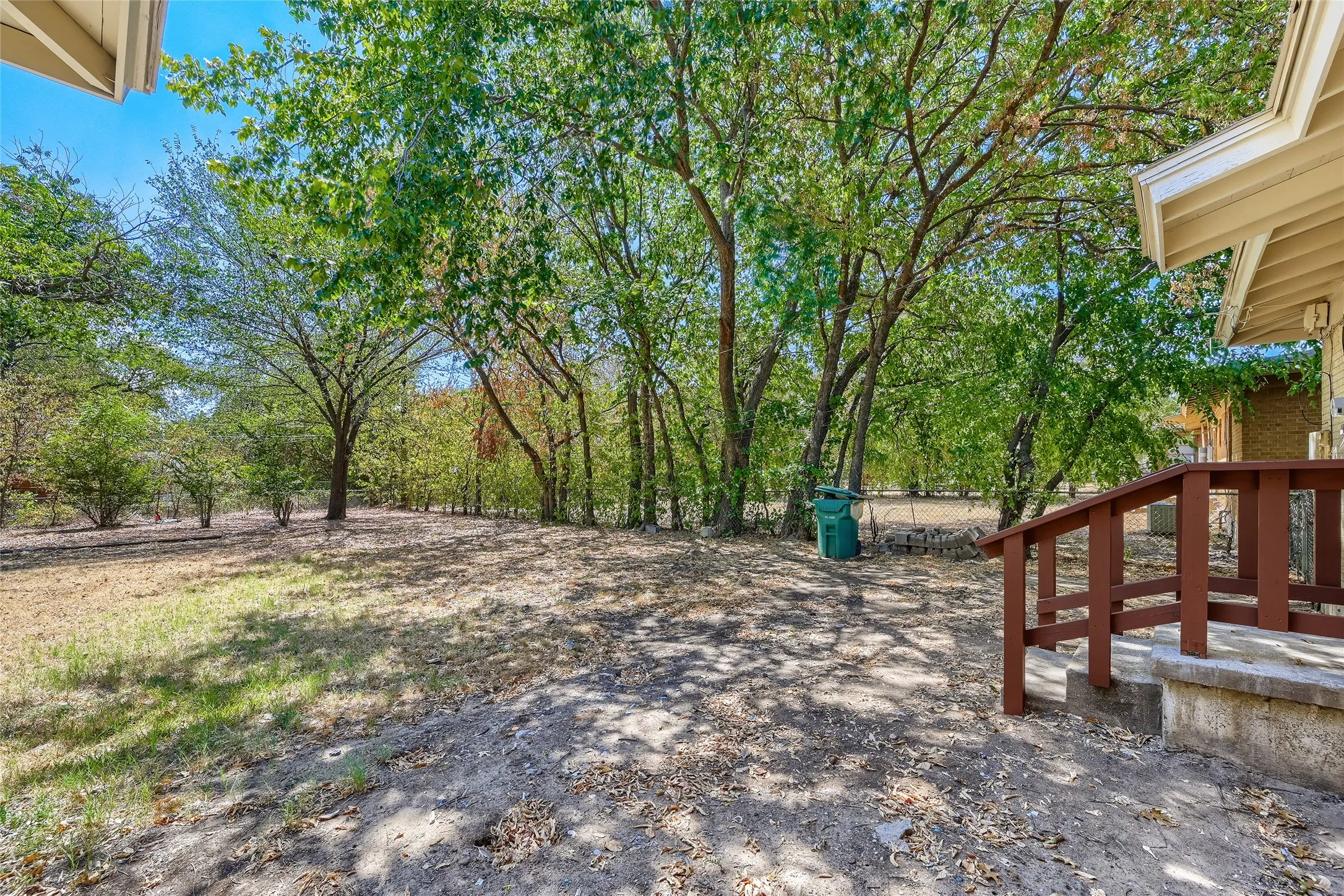 Single Family Residence For Sale in Denton County , 1007 Westway Street, Denton, Texas 76201, 3 Bedroom, 1 Bathroom, 1 Garage spaces, 965 Sqft, built in 1949, mls#21384386, Real Estate Agent in Denton, Homes For Sale in Denton county, Homes For Sale in Denton, Realtor in Denton Texas, Real Estate Brokerage Independent Realty Texas, Luminita Cordes Realtor
