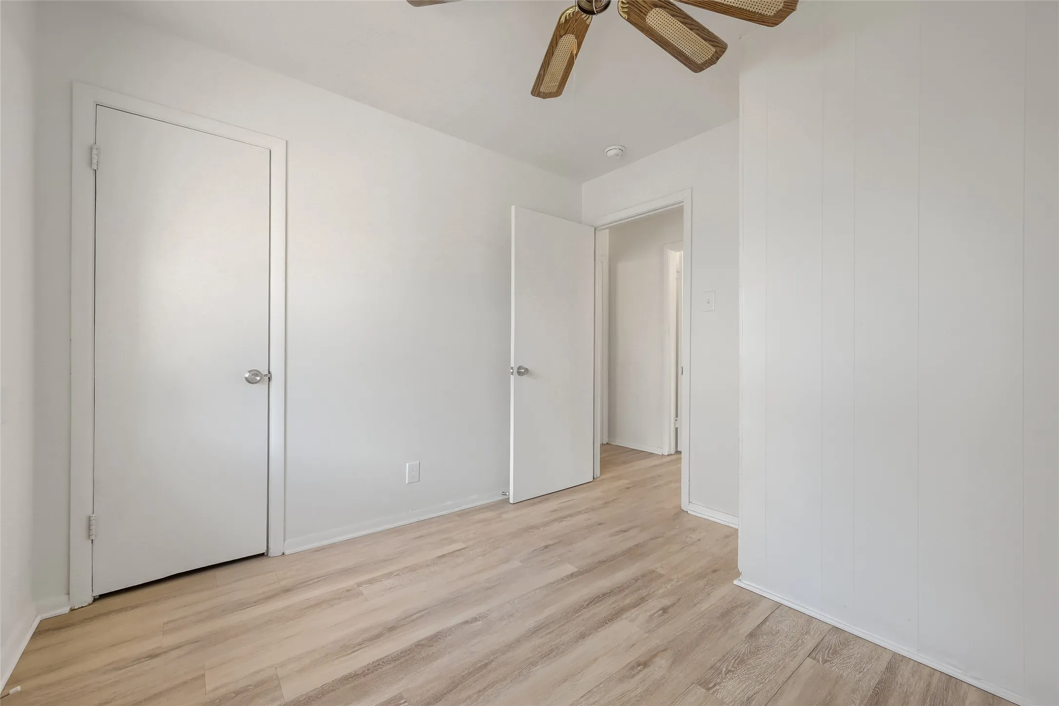Single Family Residence For Sale in Denton County , 1007 Westway Street, Denton, Texas 76201, 3 Bedroom, 1 Bathroom, 1 Garage spaces, 965 Sqft, built in 1949, mls#21384386, Real Estate Agent in Denton, Homes For Sale in Denton county, Homes For Sale in Denton, Realtor in Denton Texas, Real Estate Brokerage Independent Realty Texas, Luminita Cordes Realtor