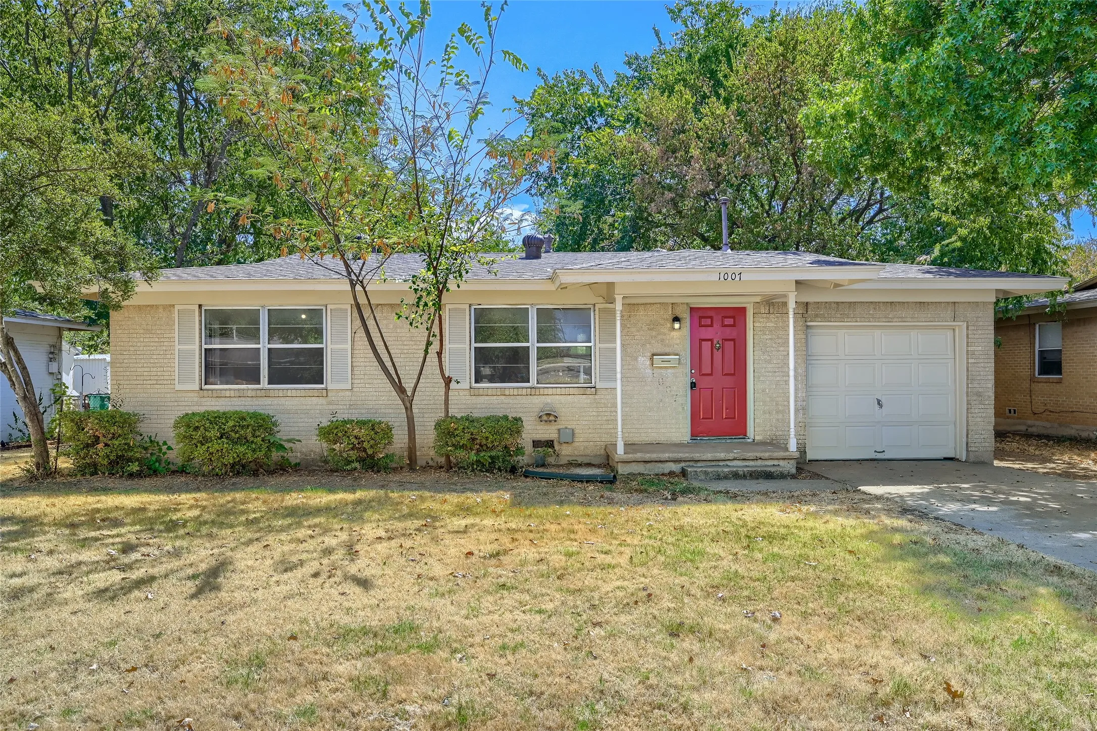 Single Family Residence For Sale in Denton County , 1007 Westway Street, Denton, Texas 76201, 3 Bedroom, 1 Bathroom, 1 Garage spaces, 965 Sqft, built in 1949, mls#21384386, Real Estate Agent in Denton, Homes For Sale in Denton county, Homes For Sale in Denton, Realtor in Denton Texas, Real Estate Brokerage Independent Realty Texas, Luminita Cordes Realtor