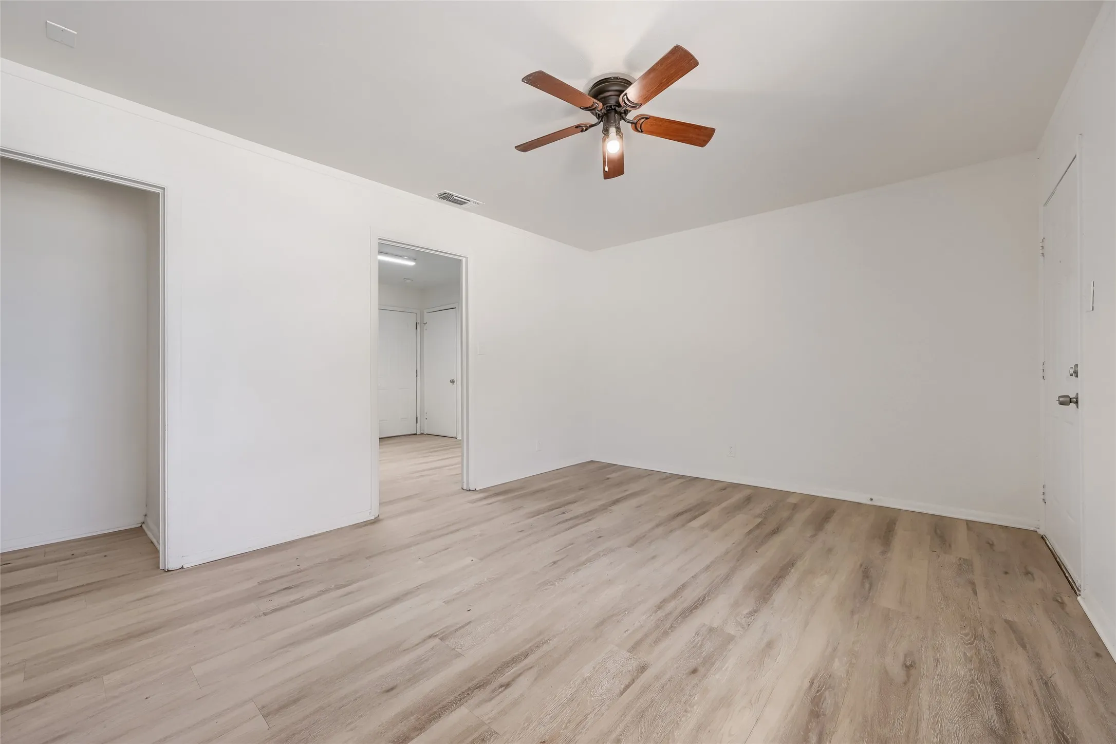 Single Family Residence For Sale in Denton County , 1007 Westway Street, Denton, Texas 76201, 3 Bedroom, 1 Bathroom, 1 Garage spaces, 965 Sqft, built in 1949, mls#21384386, Real Estate Agent in Denton, Homes For Sale in Denton county, Homes For Sale in Denton, Realtor in Denton Texas, Real Estate Brokerage Independent Realty Texas, Luminita Cordes Realtor