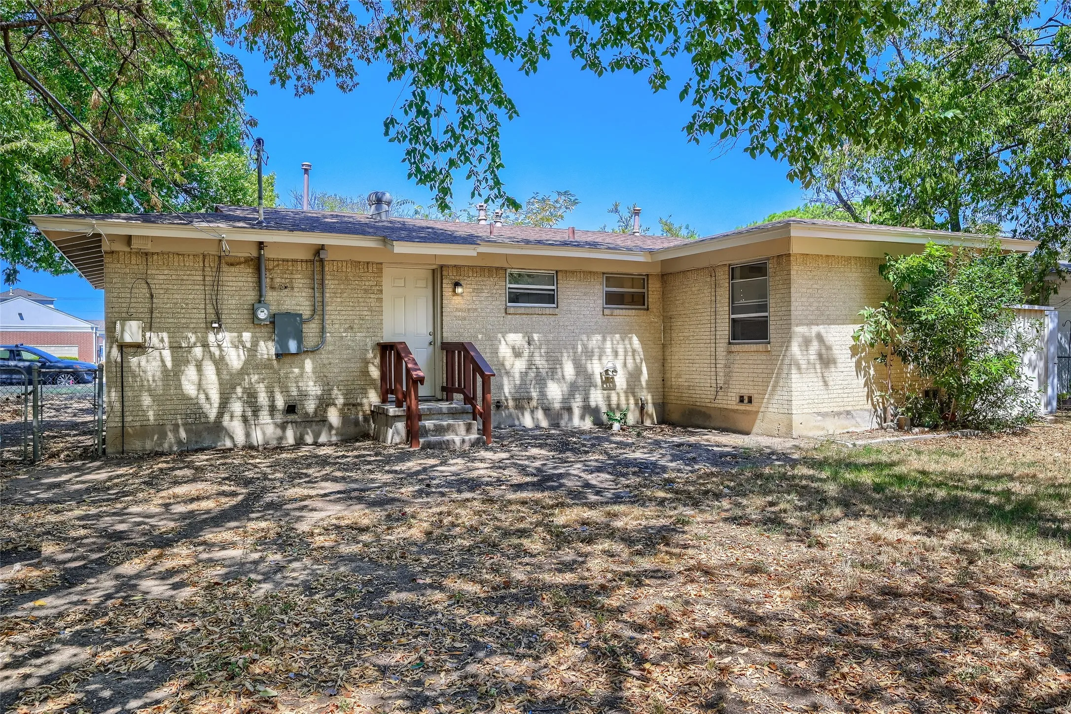 Single Family Residence For Sale in Denton County , 1007 Westway Street, Denton, Texas 76201, 3 Bedroom, 1 Bathroom, 1 Garage spaces, 965 Sqft, built in 1949, mls#21384386, Real Estate Agent in Denton, Homes For Sale in Denton county, Homes For Sale in Denton, Realtor in Denton Texas, Real Estate Brokerage Independent Realty Texas, Luminita Cordes Realtor
