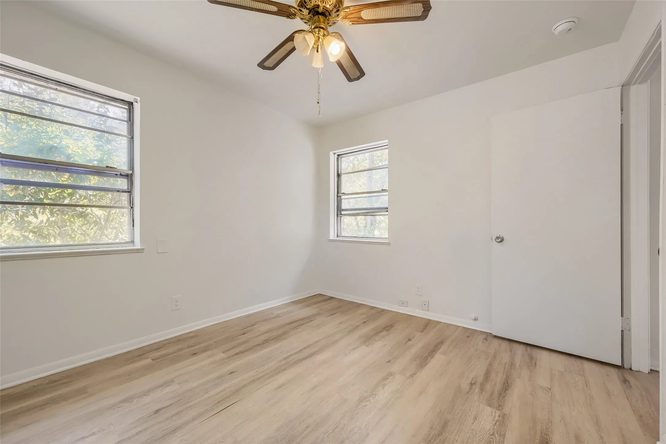 Single Family Residence For Sale in Denton County , 1007 Westway Street, Denton, Texas 76201, 3 Bedroom, 1 Bathroom, 1 Garage spaces, 965 Sqft, built in 1949, mls#21384386, Real Estate Agent in Denton, Homes For Sale in Denton county, Homes For Sale in Denton, Realtor in Denton Texas, Real Estate Brokerage Independent Realty Texas, Luminita Cordes Realtor