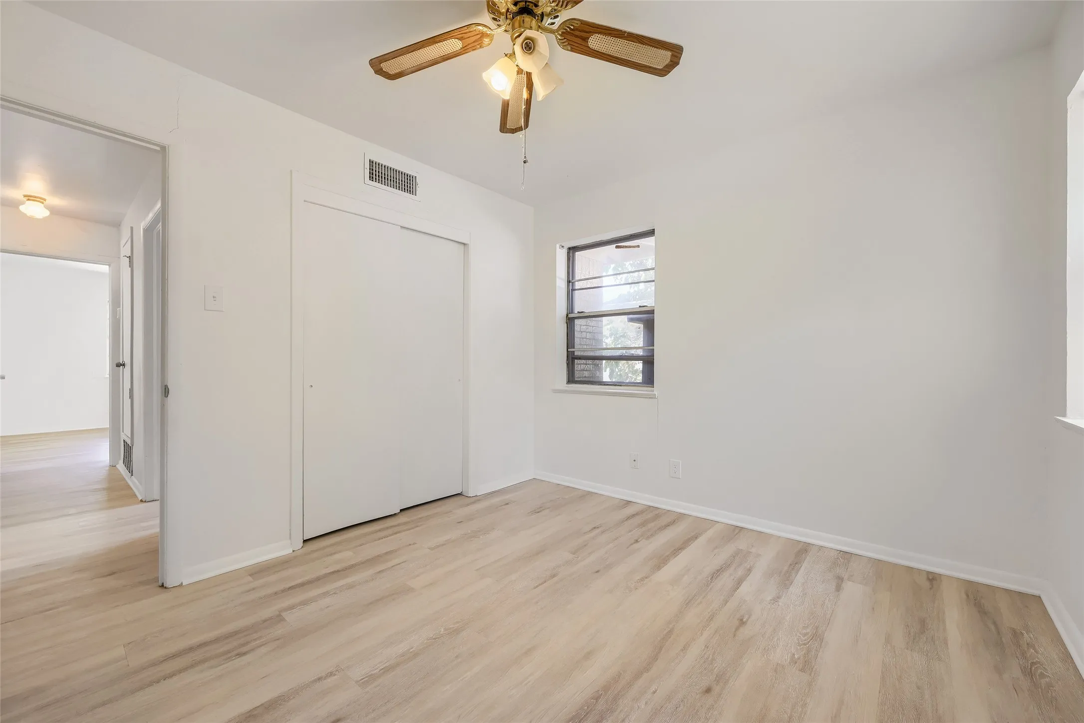 Single Family Residence For Sale in Denton County , 1007 Westway Street, Denton, Texas 76201, 3 Bedroom, 1 Bathroom, 1 Garage spaces, 965 Sqft, built in 1949, mls#21384386, Real Estate Agent in Denton, Homes For Sale in Denton county, Homes For Sale in Denton, Realtor in Denton Texas, Real Estate Brokerage Independent Realty Texas, Luminita Cordes Realtor