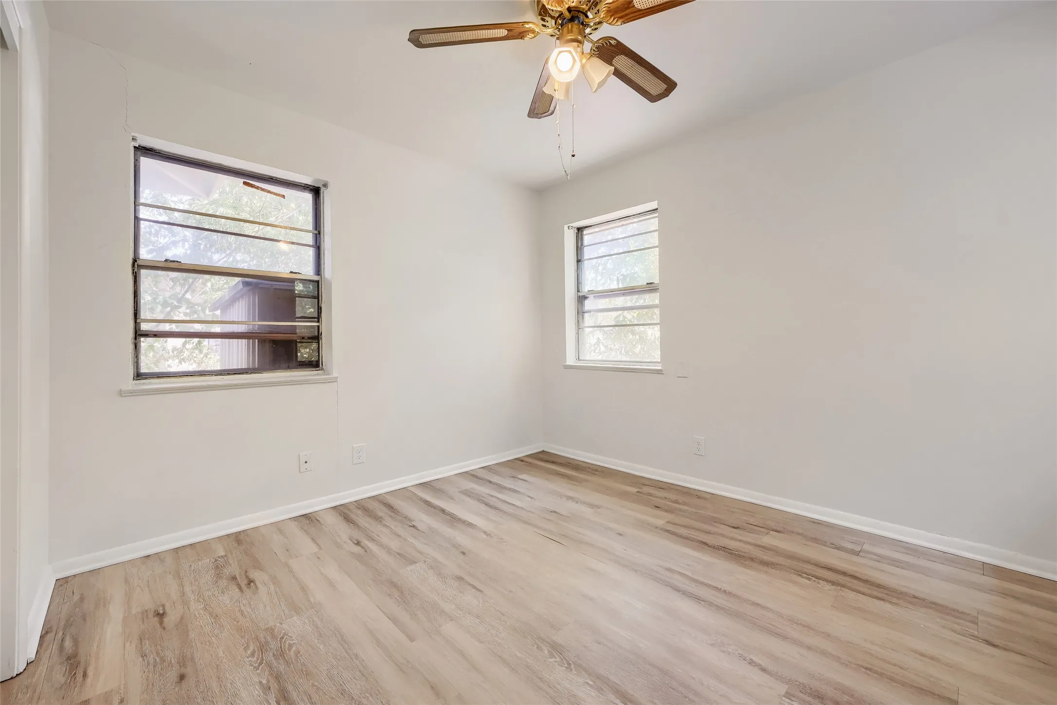 Single Family Residence For Sale in Denton County , 1007 Westway Street, Denton, Texas 76201, 3 Bedroom, 1 Bathroom, 1 Garage spaces, 965 Sqft, built in 1949, mls#21384386, Real Estate Agent in Denton, Homes For Sale in Denton county, Homes For Sale in Denton, Realtor in Denton Texas, Real Estate Brokerage Independent Realty Texas, Luminita Cordes Realtor