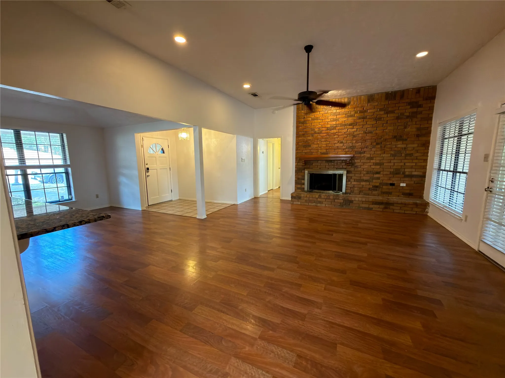 Single Family Residence For Rent in Dallas County , 520 Sumac Place, De Soto, Texas 75115, 3 Bedroom, 2 Bathroom, 2 Garage spaces, 2,067 Sqft, built in 1984, mls#21385938, Real Estate Agent in De Soto, Homes For Rent in Dallas county, Homes For Rent in De Soto, Realtor in De Soto Texas, Real Estate Brokerage Independent Realty Texas, Luminita Cordes Realtor