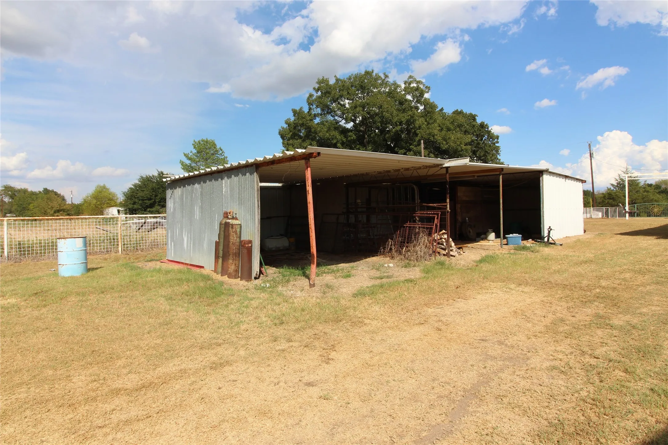 Metal-sided outbuilding with an attached lean-to structure