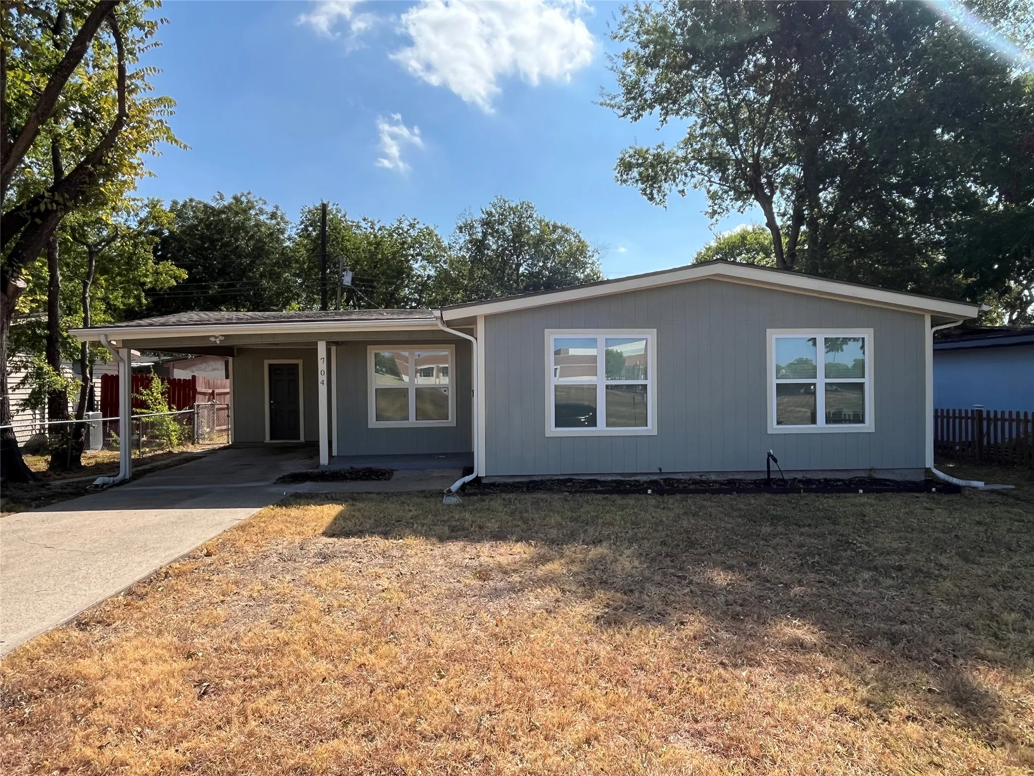 Single Family Residence For Rent in Dallas County , 704 Wilkinson Drive, Mesquite, Texas 75149, 3 Bedroom, 1 Bathroom, Garage spaces, 891 Sqft, built in 1954, mls#21371795, Real Estate Agent in Mesquite, Homes For Rent in Dallas county, Homes For Rent in Mesquite, Realtor in Mesquite Texas, Real Estate Brokerage Independent Realty Texas, Luminita Cordes Realtor