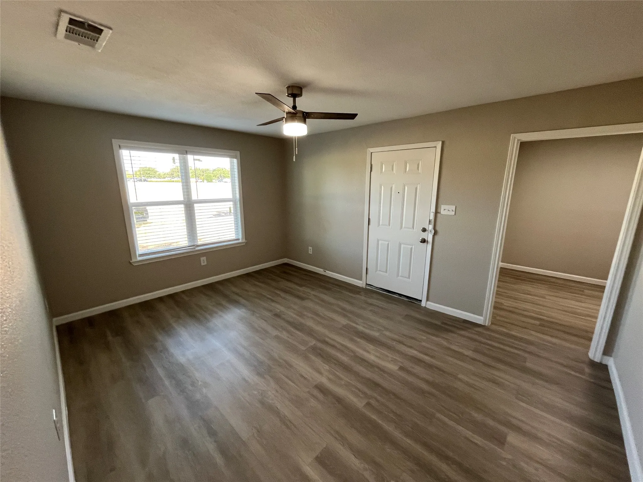 Single Family Residence For Rent in Dallas County , 704 Wilkinson Drive, Mesquite, Texas 75149, 3 Bedroom, 1 Bathroom, Garage spaces, 891 Sqft, built in 1954, mls#21371795, Real Estate Agent in Mesquite, Homes For Rent in Dallas county, Homes For Rent in Mesquite, Realtor in Mesquite Texas, Real Estate Brokerage Independent Realty Texas, Luminita Cordes Realtor