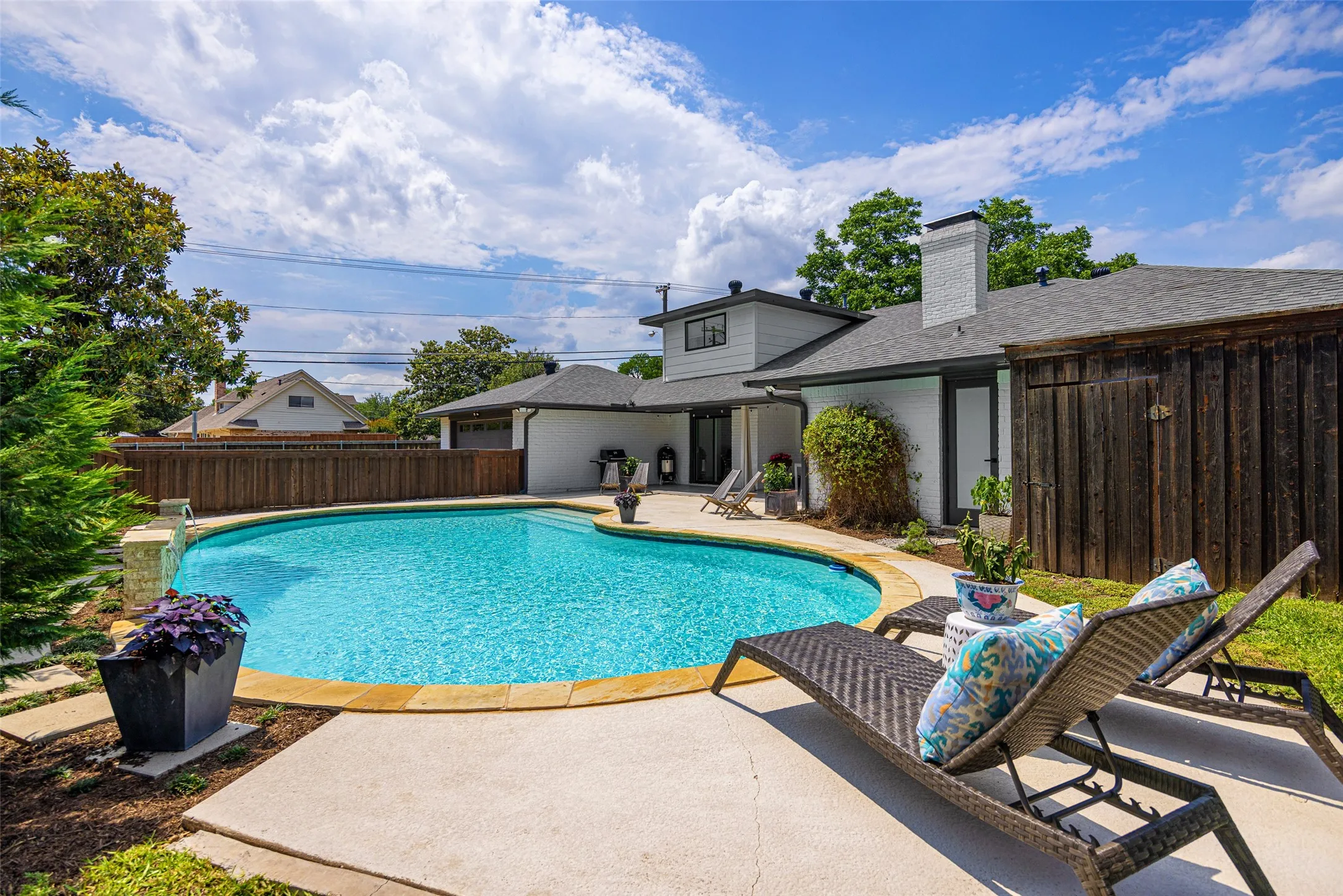 Single Family Residence For Sale in Dallas County , 4708 Forest Bend Road, Dallas, Texas 75244, 4 Bedroom, 6 Bathroom, 2 Garage spaces, 3,417 Sqft, built in 1967, mls#21384469, Real Estate Agent in Dallas, Homes For Sale in Dallas county, Homes For Sale in Dallas, Realtor in Dallas Texas, Real Estate Brokerage Independent Realty Texas, Luminita Cordes Realtor