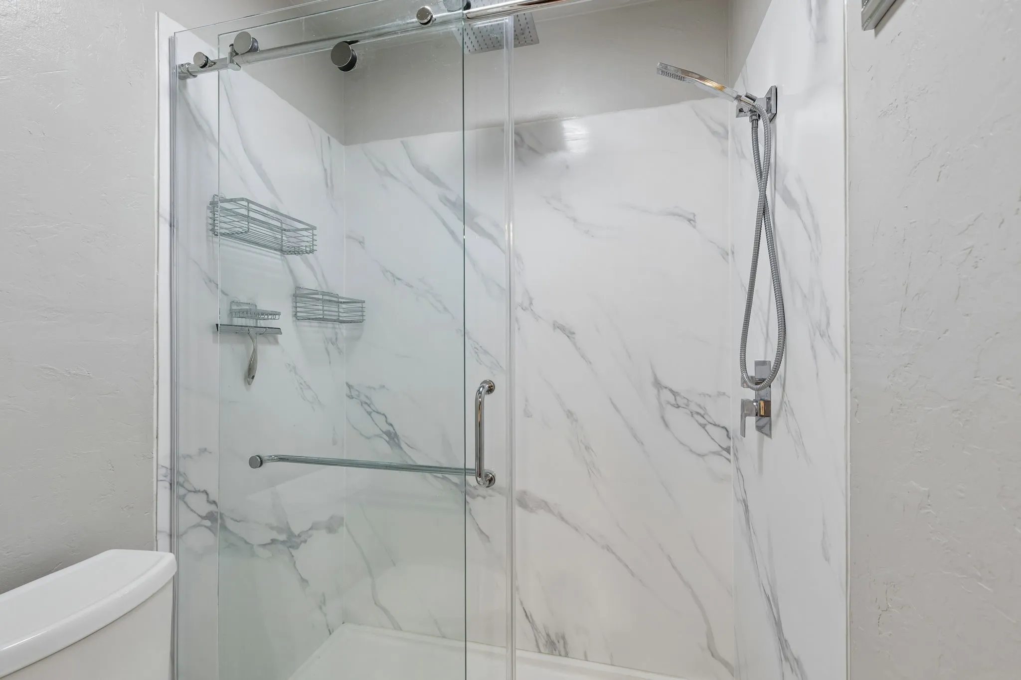 Fully remodeled shower, flooring, paint and toilet