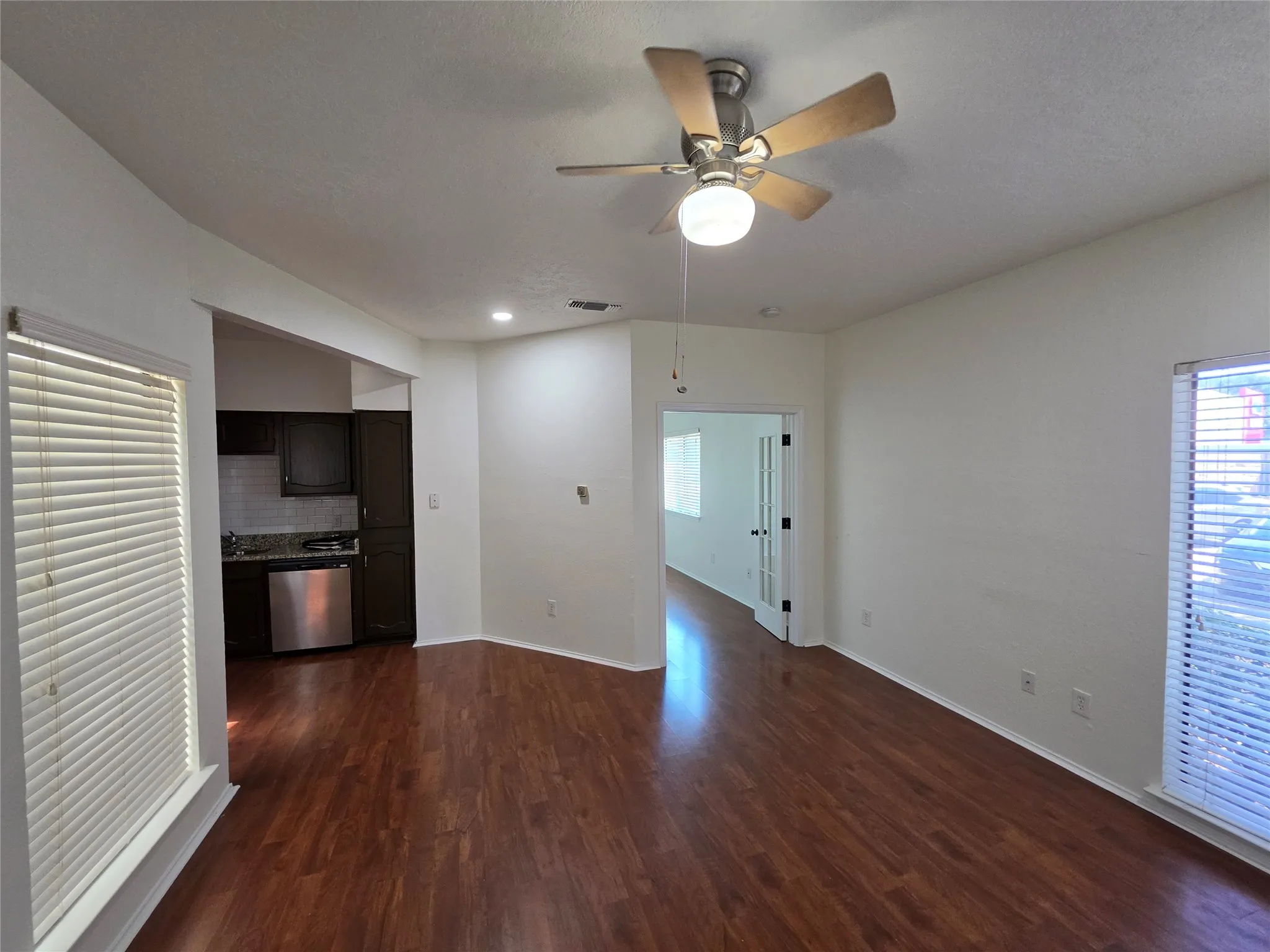 Condominium For Rent in Tarrant County , 3117 Sondra Drive 103, Fort Worth, Texas 76107, 1 Bedroom, 1 Bathroom, Garage spaces, 573 Sqft, built in 1983, mls#21385452, Real Estate Agent in Fort Worth, Homes For Rent in Tarrant county, Homes For Rent in Fort Worth, Realtor in Fort Worth Texas, Real Estate Brokerage Independent Realty Texas, Luminita Cordes Realtor