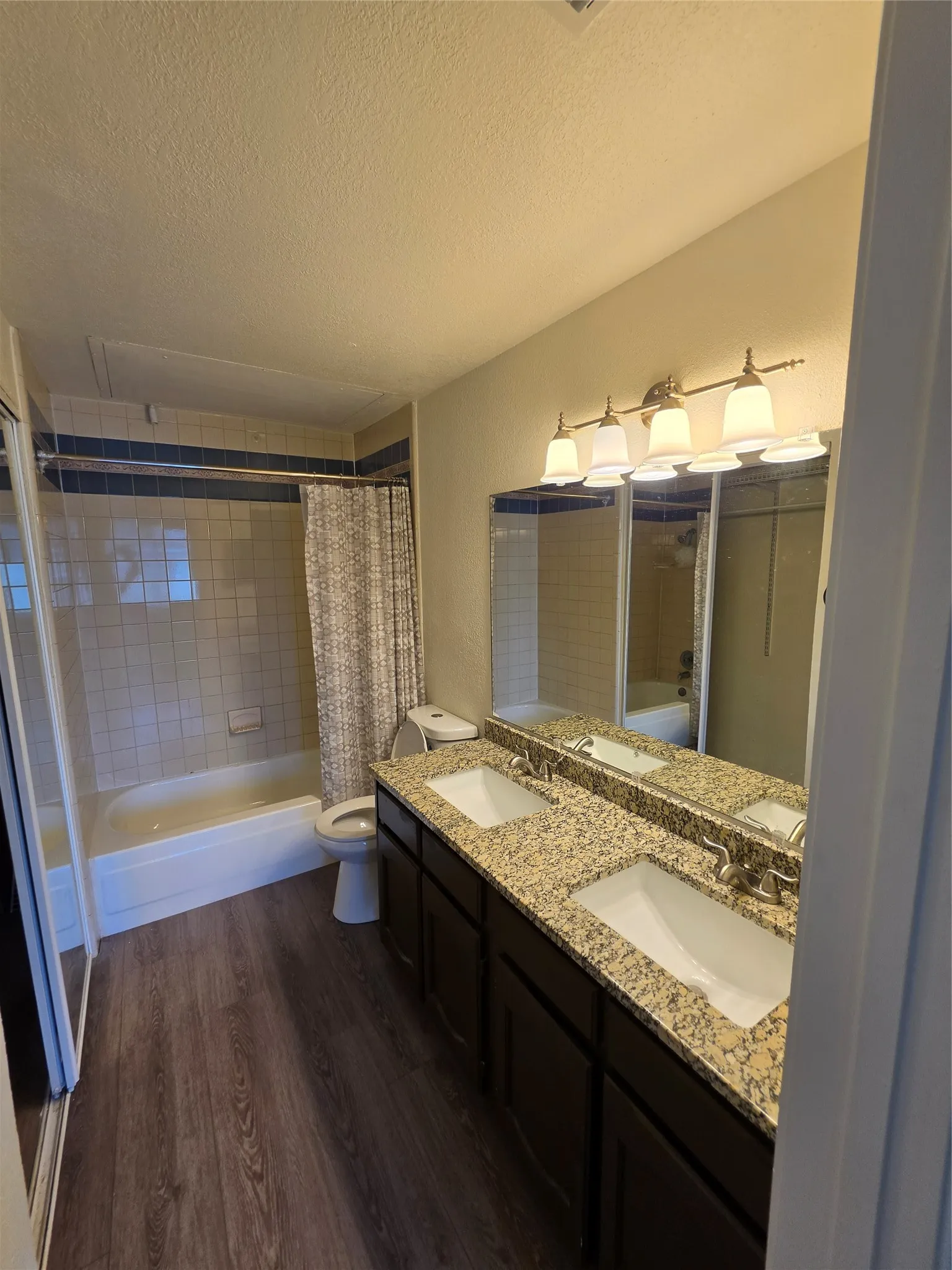 Condominium For Rent in Tarrant County , 3117 Sondra Drive 103, Fort Worth, Texas 76107, 1 Bedroom, 1 Bathroom, Garage spaces, 573 Sqft, built in 1983, mls#21385452, Real Estate Agent in Fort Worth, Homes For Rent in Tarrant county, Homes For Rent in Fort Worth, Realtor in Fort Worth Texas, Real Estate Brokerage Independent Realty Texas, Luminita Cordes Realtor