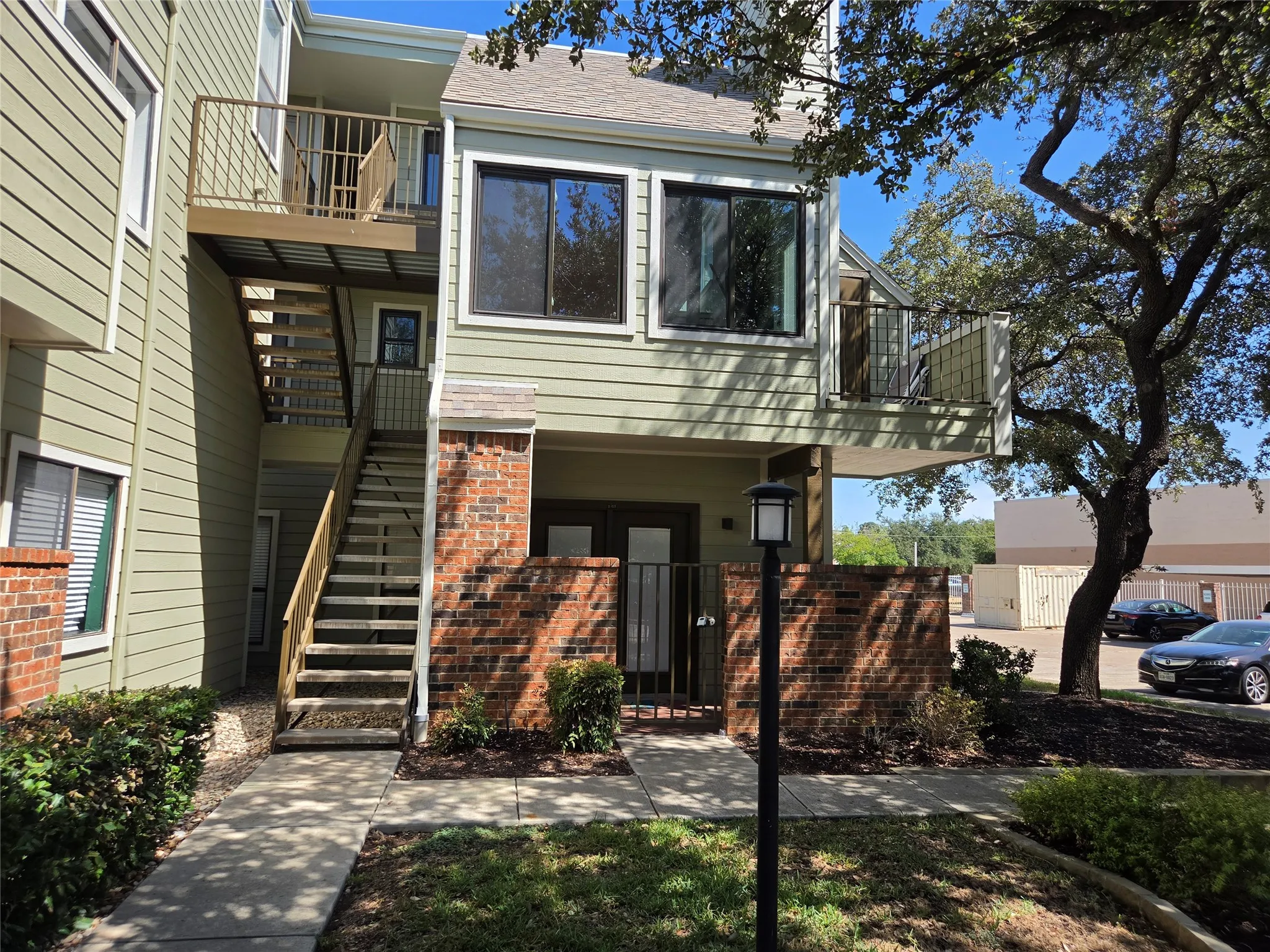 Condominium For Rent in Tarrant County , 3117 Sondra Drive 103, Fort Worth, Texas 76107, 1 Bedroom, 1 Bathroom, Garage spaces, 573 Sqft, built in 1983, mls#21385452, Real Estate Agent in Fort Worth, Homes For Rent in Tarrant county, Homes For Rent in Fort Worth, Realtor in Fort Worth Texas, Real Estate Brokerage Independent Realty Texas, Luminita Cordes Realtor
