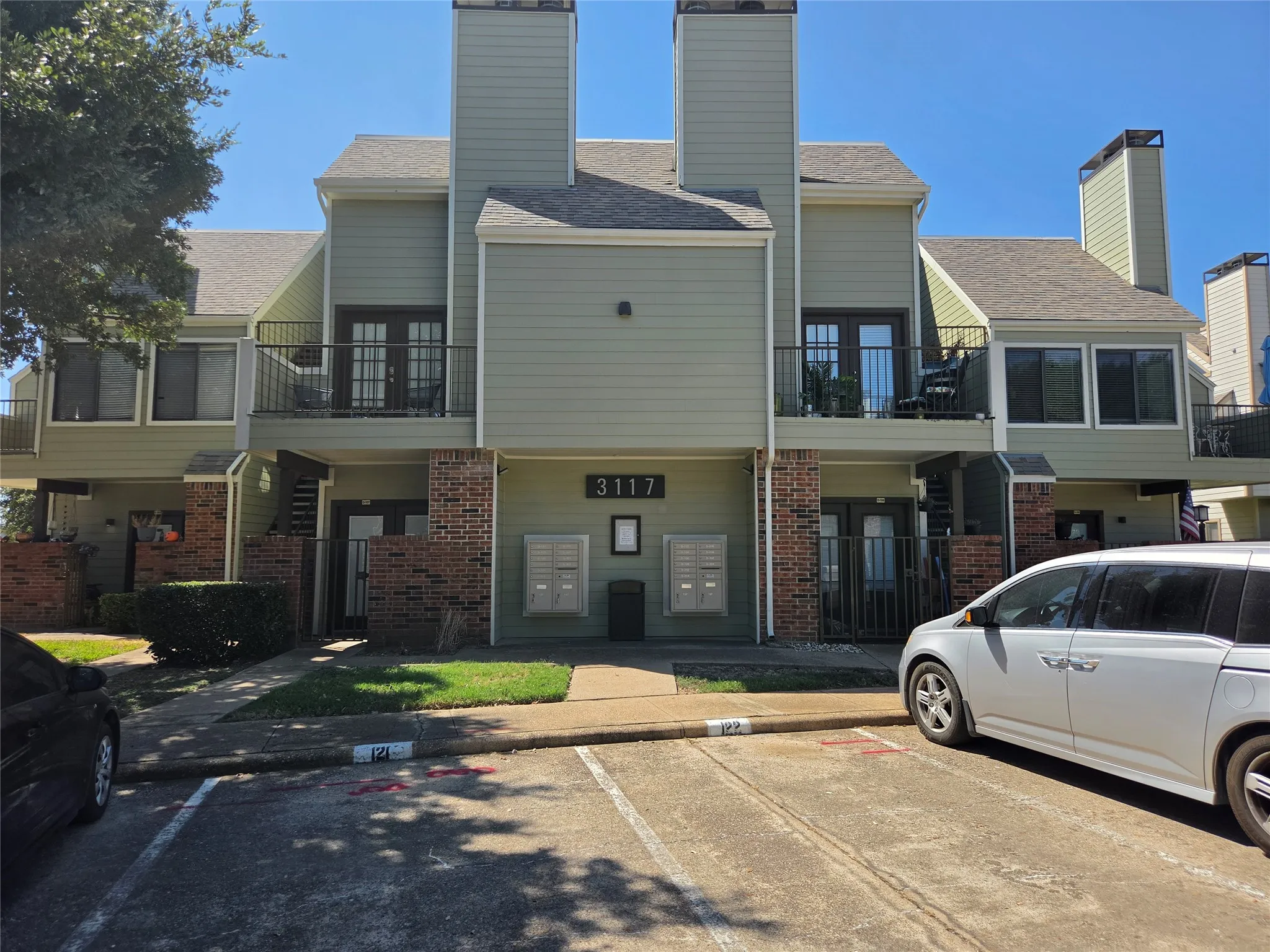 Condominium For Rent in Tarrant County , 3117 Sondra Drive 103, Fort Worth, Texas 76107, 1 Bedroom, 1 Bathroom, Garage spaces, 573 Sqft, built in 1983, mls#21385452, Real Estate Agent in Fort Worth, Homes For Rent in Tarrant county, Homes For Rent in Fort Worth, Realtor in Fort Worth Texas, Real Estate Brokerage Independent Realty Texas, Luminita Cordes Realtor