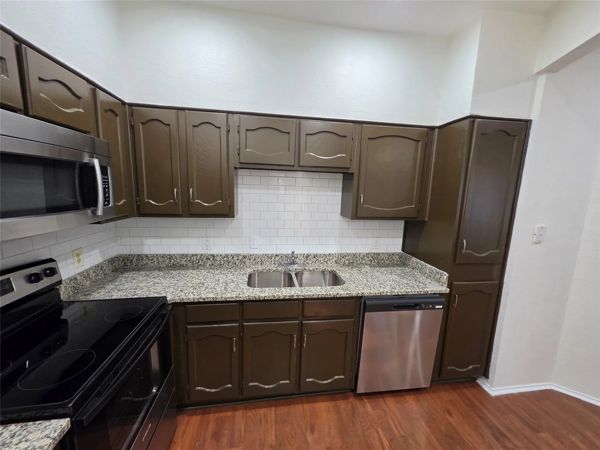 Condominium For Rent in Tarrant County , 3117 Sondra Drive 103, Fort Worth, Texas 76107, 1 Bedroom, 1 Bathroom, Garage spaces, 573 Sqft, built in 1983, mls#21385452, Real Estate Agent in Fort Worth, Homes For Rent in Tarrant county, Homes For Rent in Fort Worth, Realtor in Fort Worth Texas, Real Estate Brokerage Independent Realty Texas, Luminita Cordes Realtor