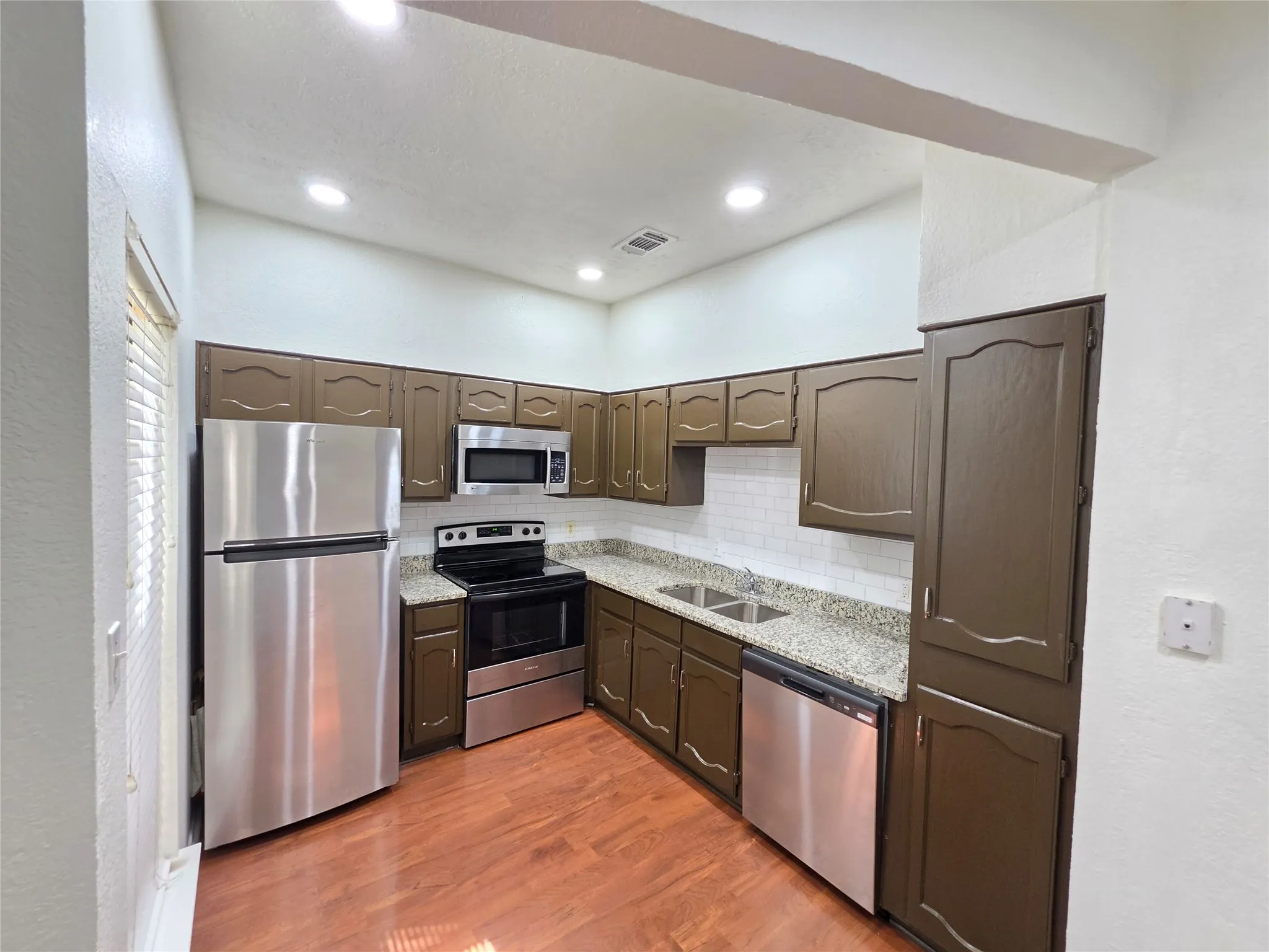 Condominium For Rent in Tarrant County , 3117 Sondra Drive 103, Fort Worth, Texas 76107, 1 Bedroom, 1 Bathroom, Garage spaces, 573 Sqft, built in 1983, mls#21385452, Real Estate Agent in Fort Worth, Homes For Rent in Tarrant county, Homes For Rent in Fort Worth, Realtor in Fort Worth Texas, Real Estate Brokerage Independent Realty Texas, Luminita Cordes Realtor