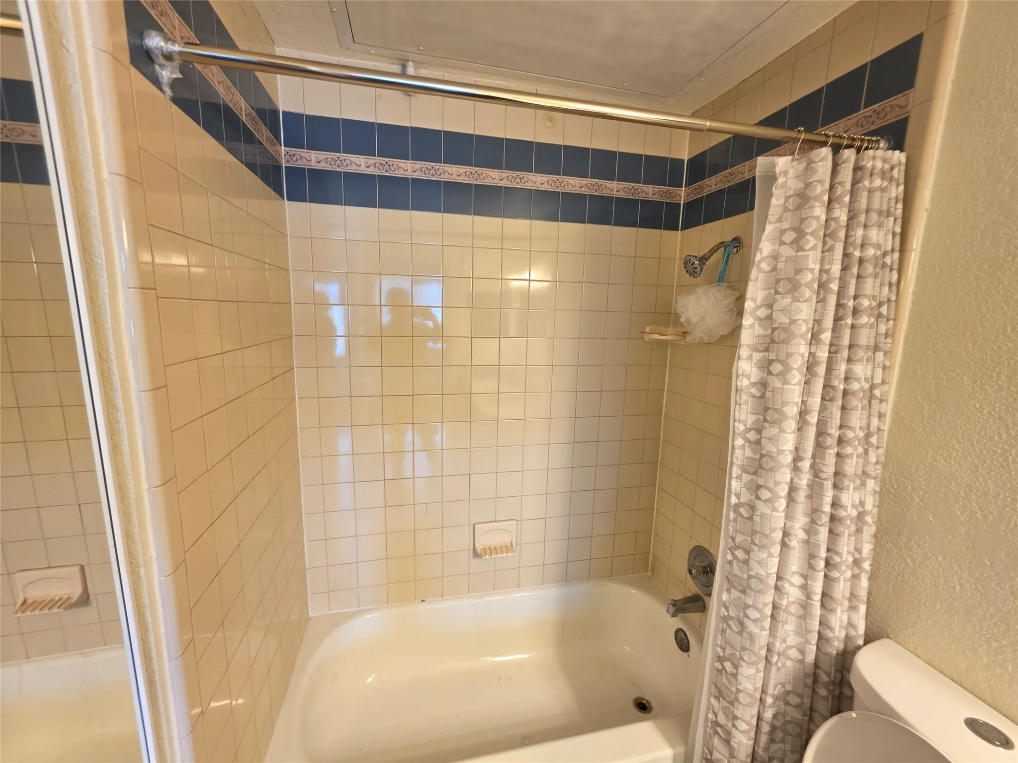 Condominium For Rent in Tarrant County , 3117 Sondra Drive 103, Fort Worth, Texas 76107, 1 Bedroom, 1 Bathroom, Garage spaces, 573 Sqft, built in 1983, mls#21385452, Real Estate Agent in Fort Worth, Homes For Rent in Tarrant county, Homes For Rent in Fort Worth, Realtor in Fort Worth Texas, Real Estate Brokerage Independent Realty Texas, Luminita Cordes Realtor