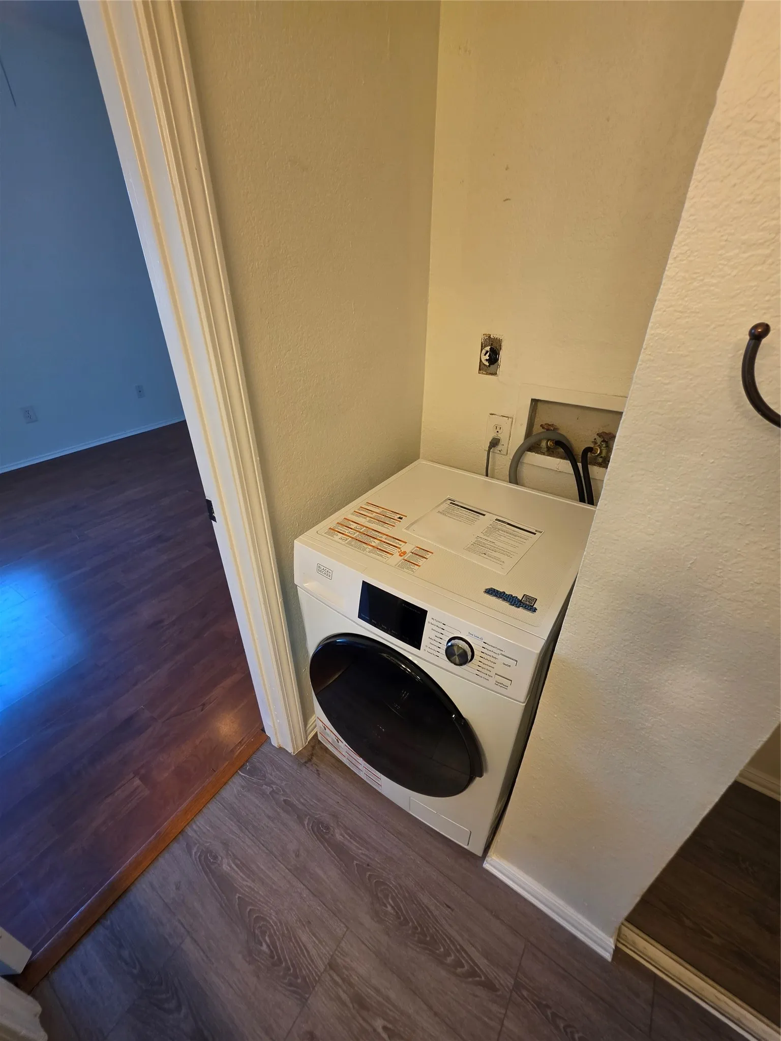 Condominium For Rent in Tarrant County , 3117 Sondra Drive 103, Fort Worth, Texas 76107, 1 Bedroom, 1 Bathroom, Garage spaces, 573 Sqft, built in 1983, mls#21385452, Real Estate Agent in Fort Worth, Homes For Rent in Tarrant county, Homes For Rent in Fort Worth, Realtor in Fort Worth Texas, Real Estate Brokerage Independent Realty Texas, Luminita Cordes Realtor